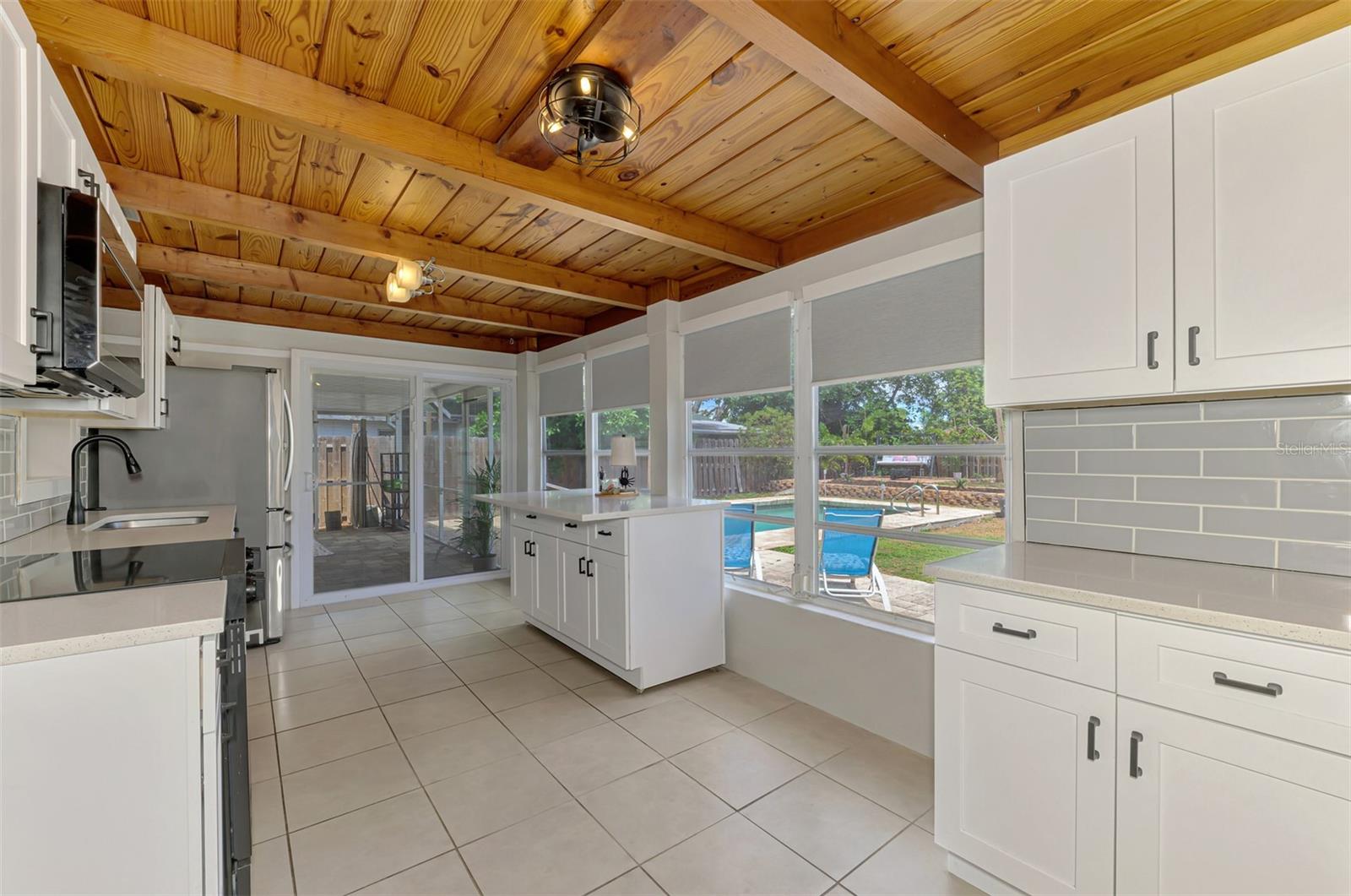71 WINSON AVE — photo 13