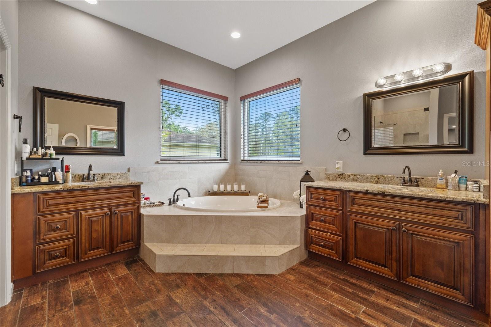 27625 LINCOLN PL — photo 40