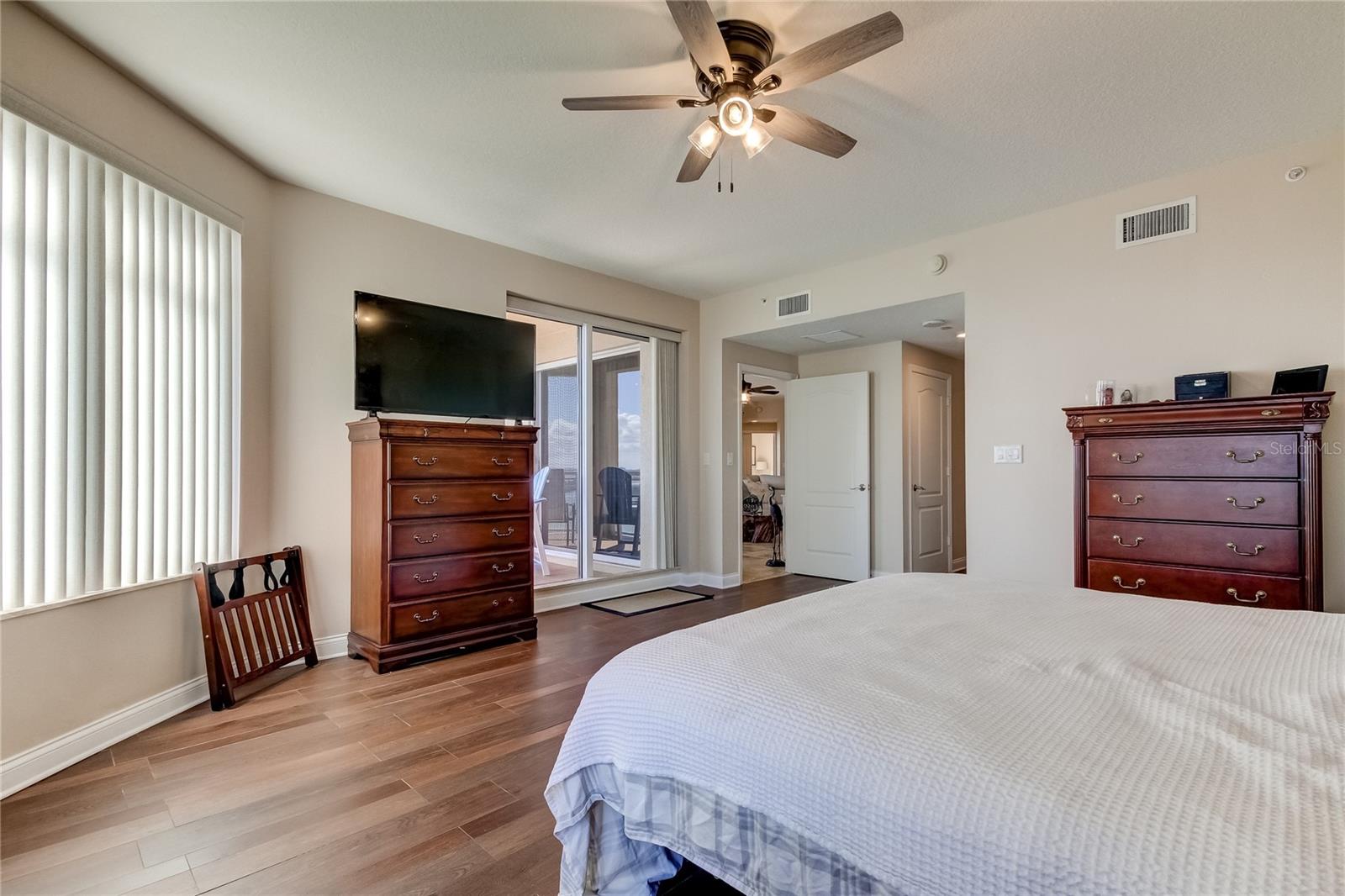 521 MANDALAY AVE #1109 — photo 11