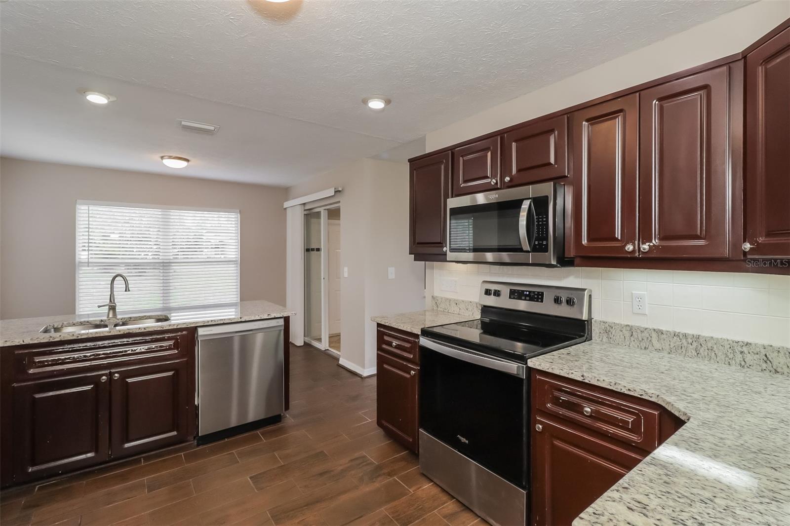 10832 NEW BRIGHTON CT — photo 9