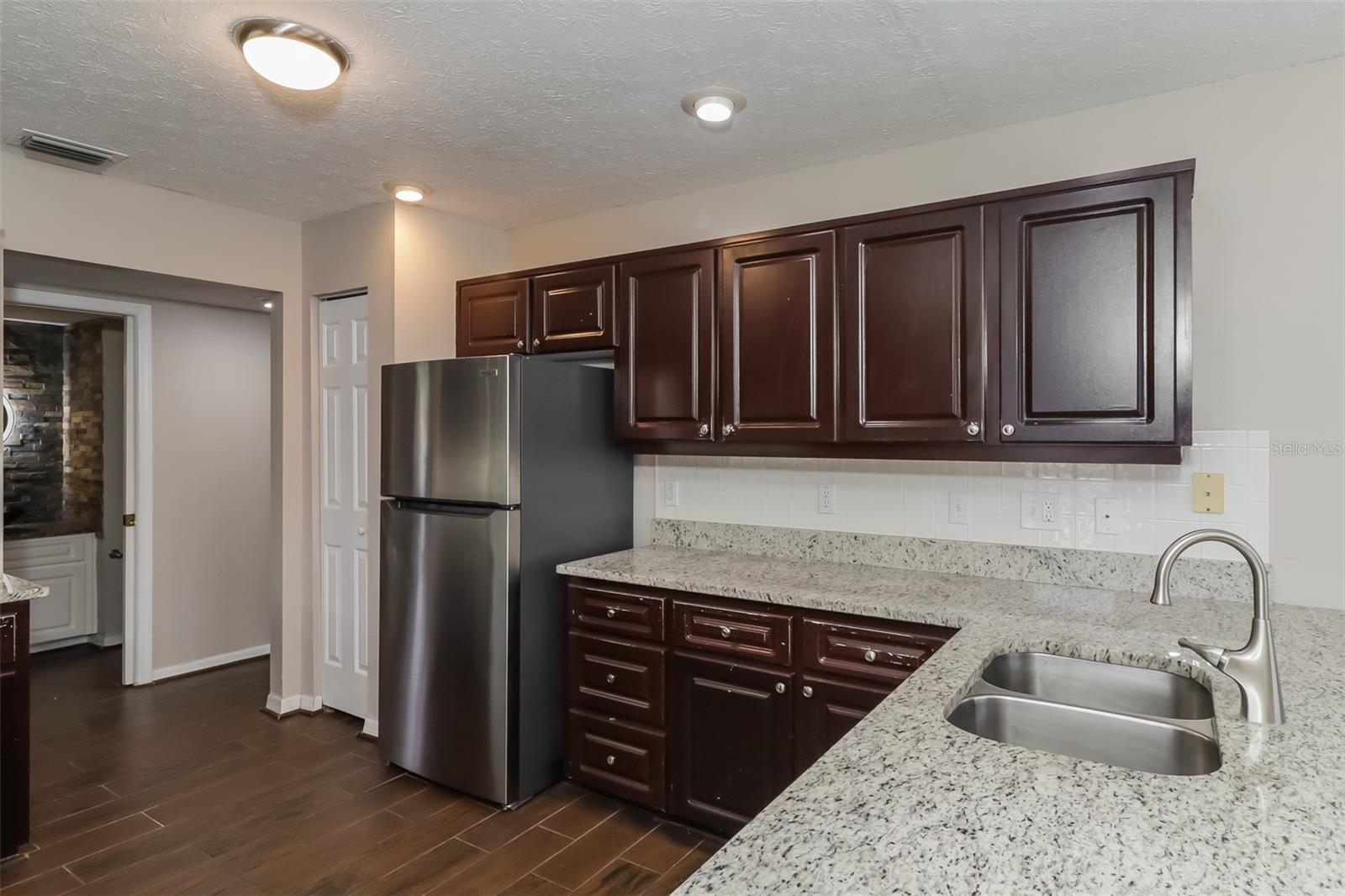 10832 NEW BRIGHTON CT — photo 8