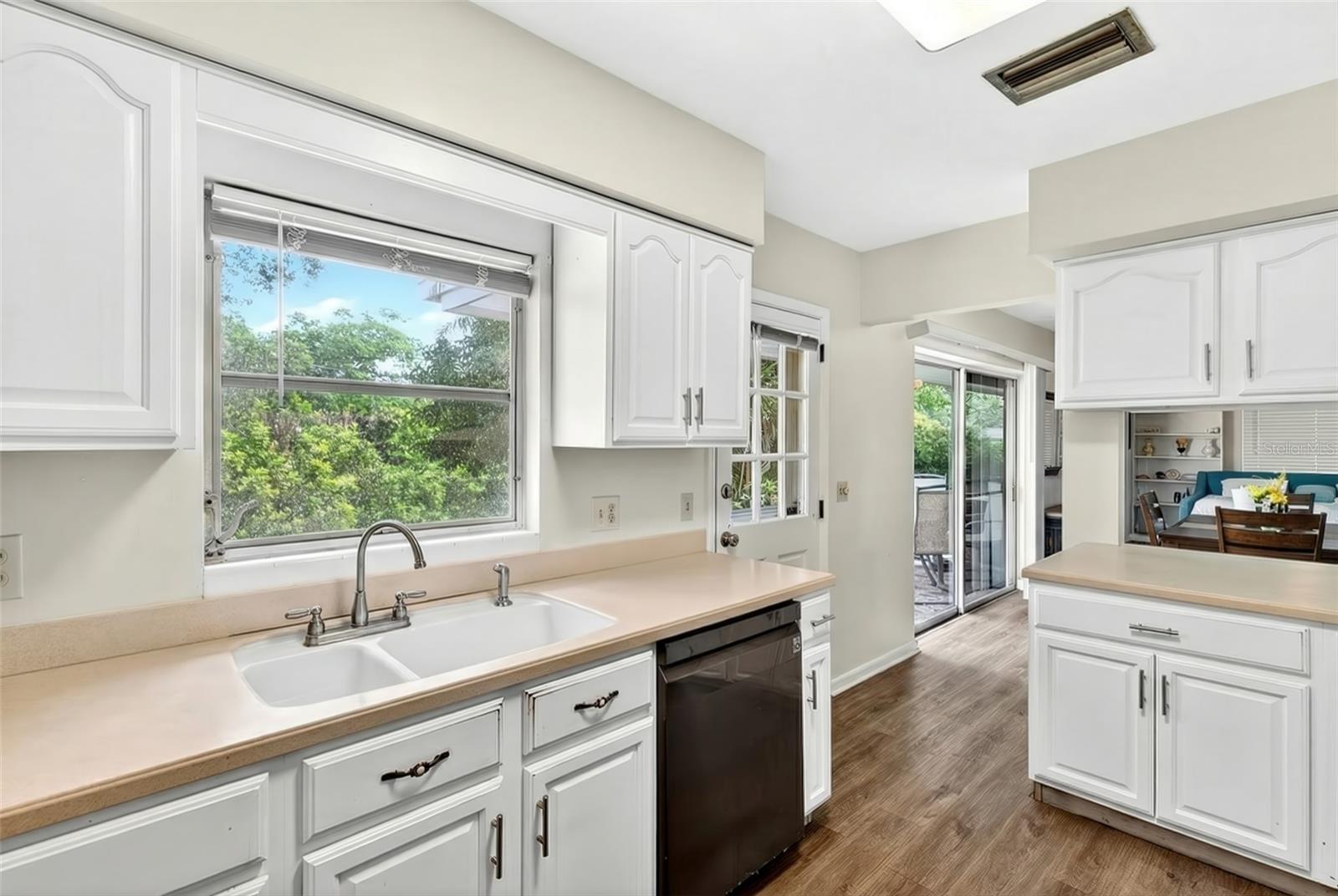 1565 S EVERGREEN AVE — photo 8