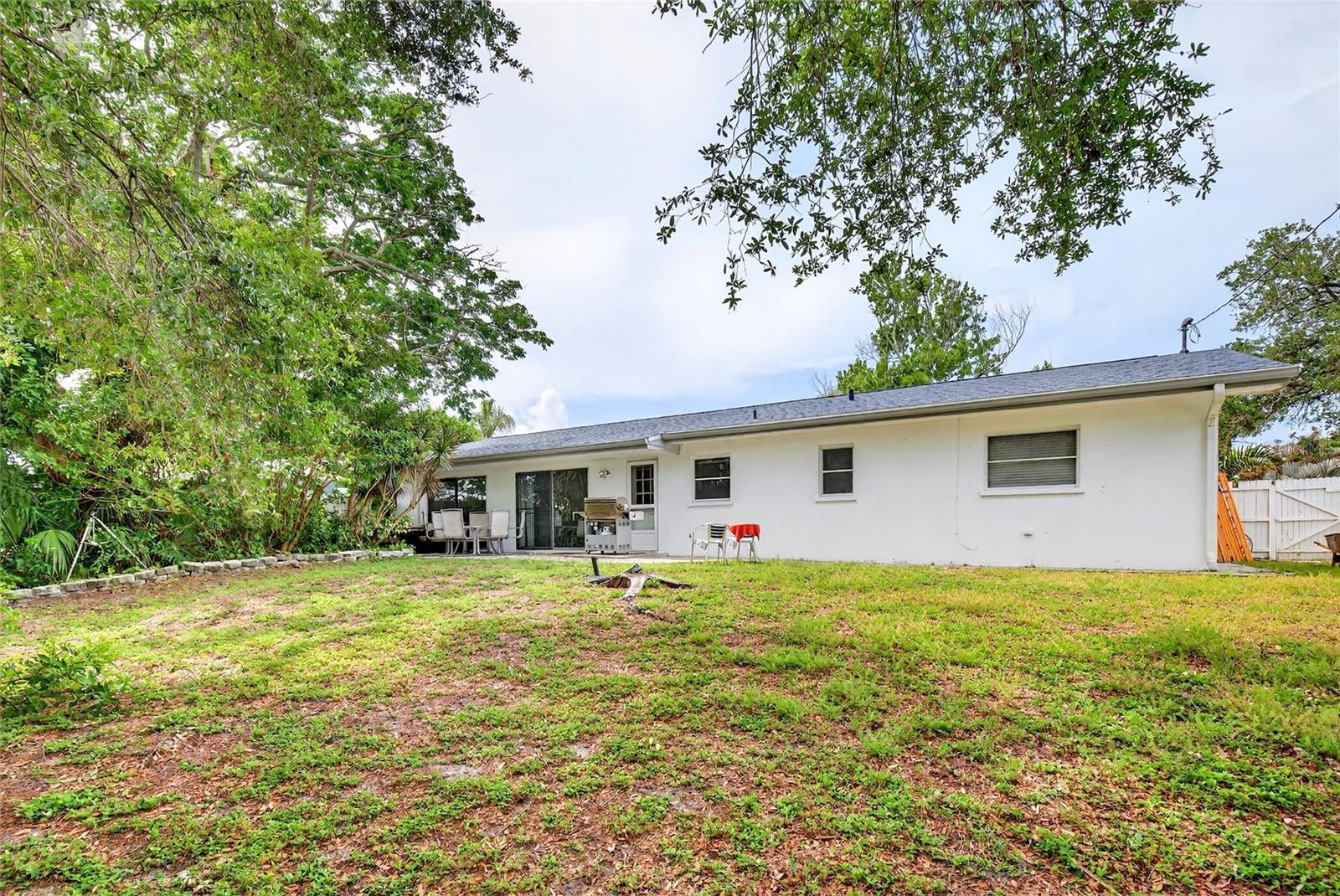 1565 S EVERGREEN AVE — photo 18