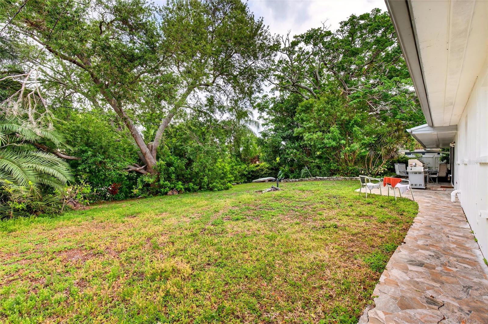 1565 S EVERGREEN AVE — photo 17