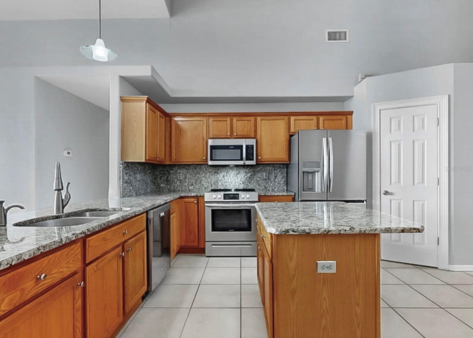 220 ROSANA DR — photo 15