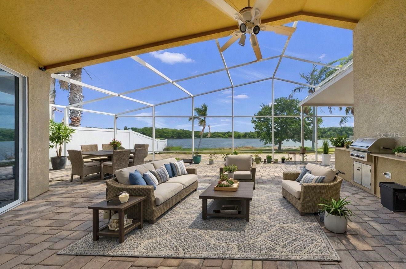 220 ROSANA DR — photo 10