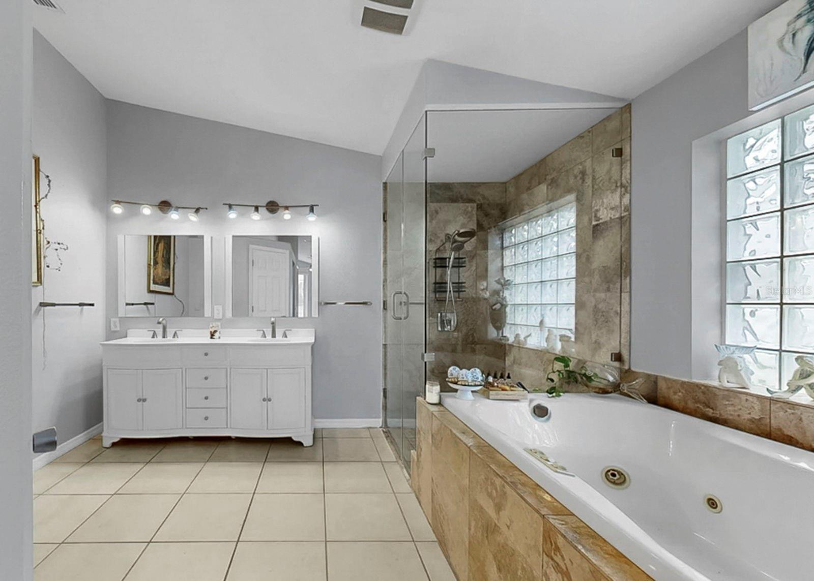 220 ROSANA DR — photo 24