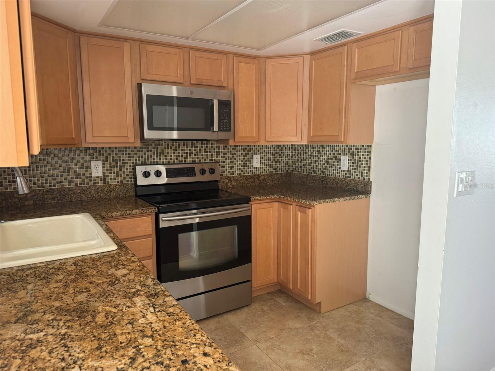 2332 SEWARD DR — photo 5