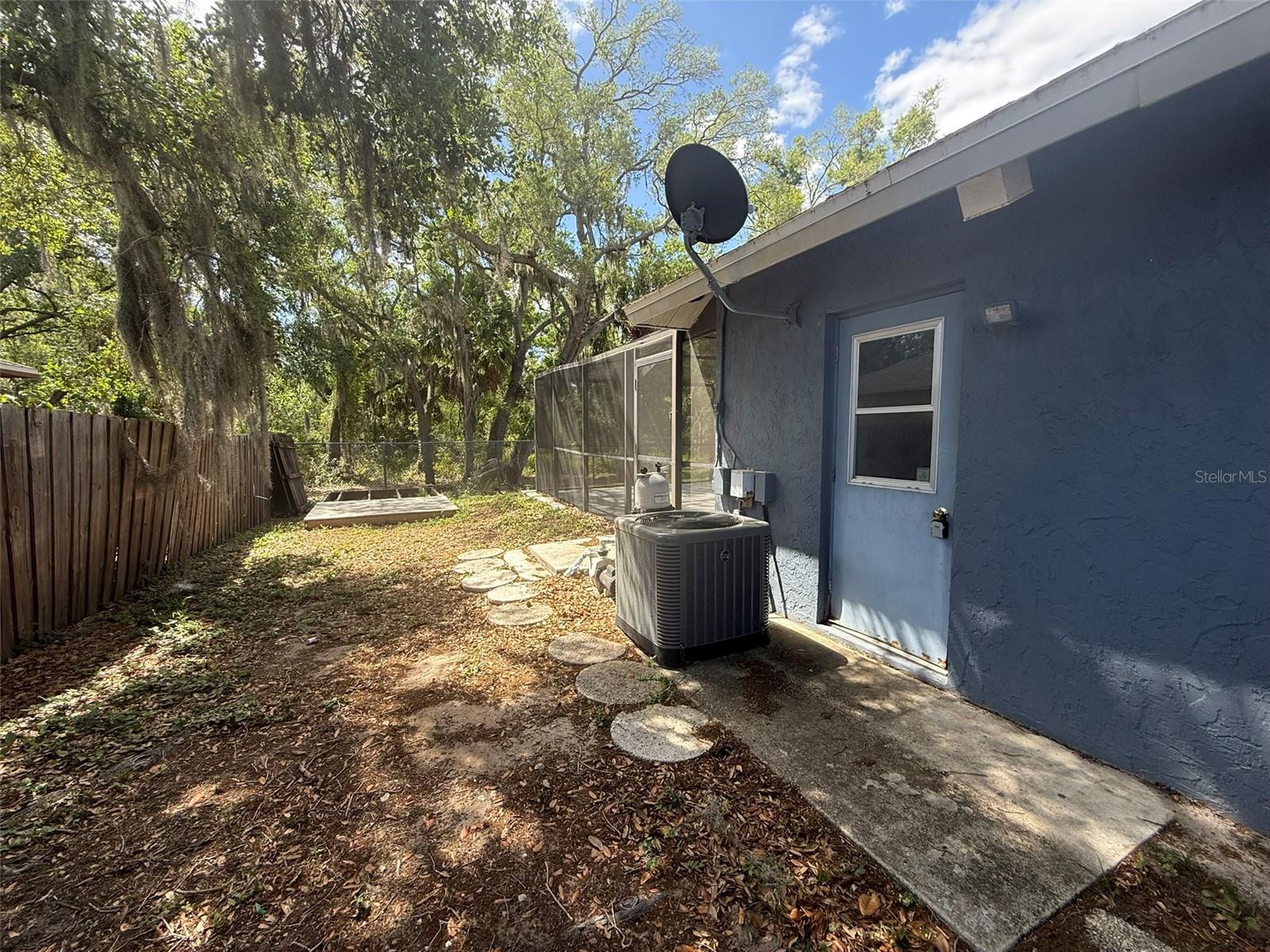 2332 SEWARD DR — photo 34