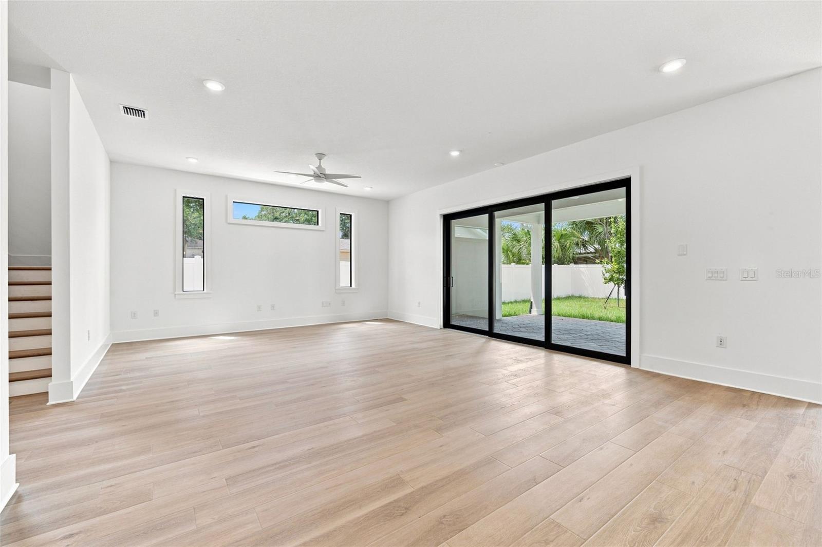 5407 S ELKINS AVE — photo 8