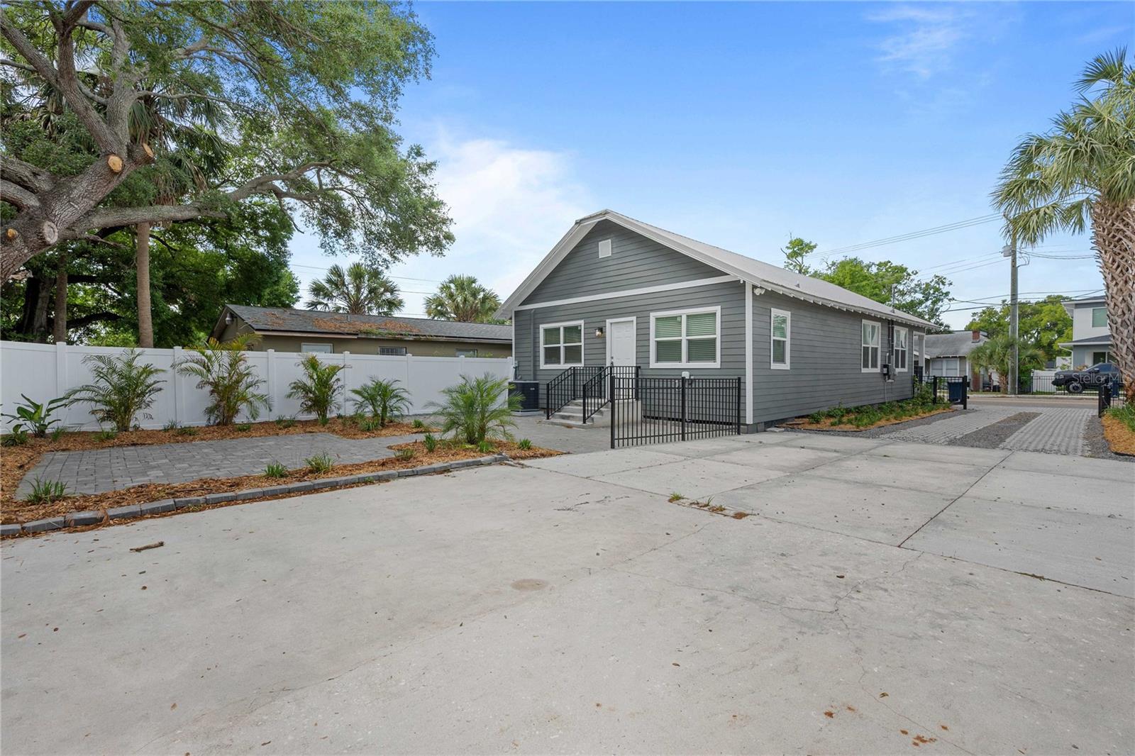 2203 N BOULEVARD — photo 9