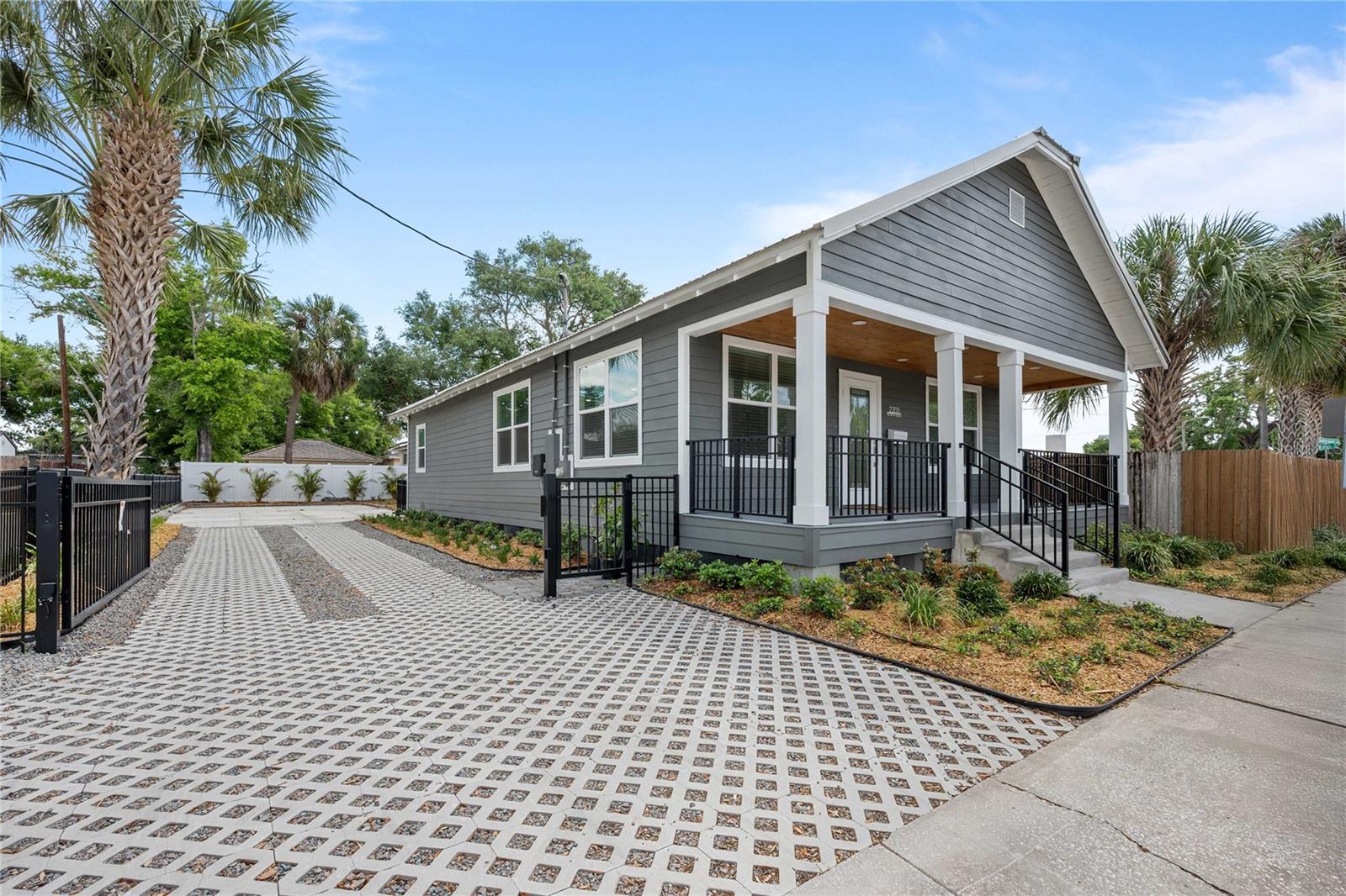 2203 N BOULEVARD — photo 3