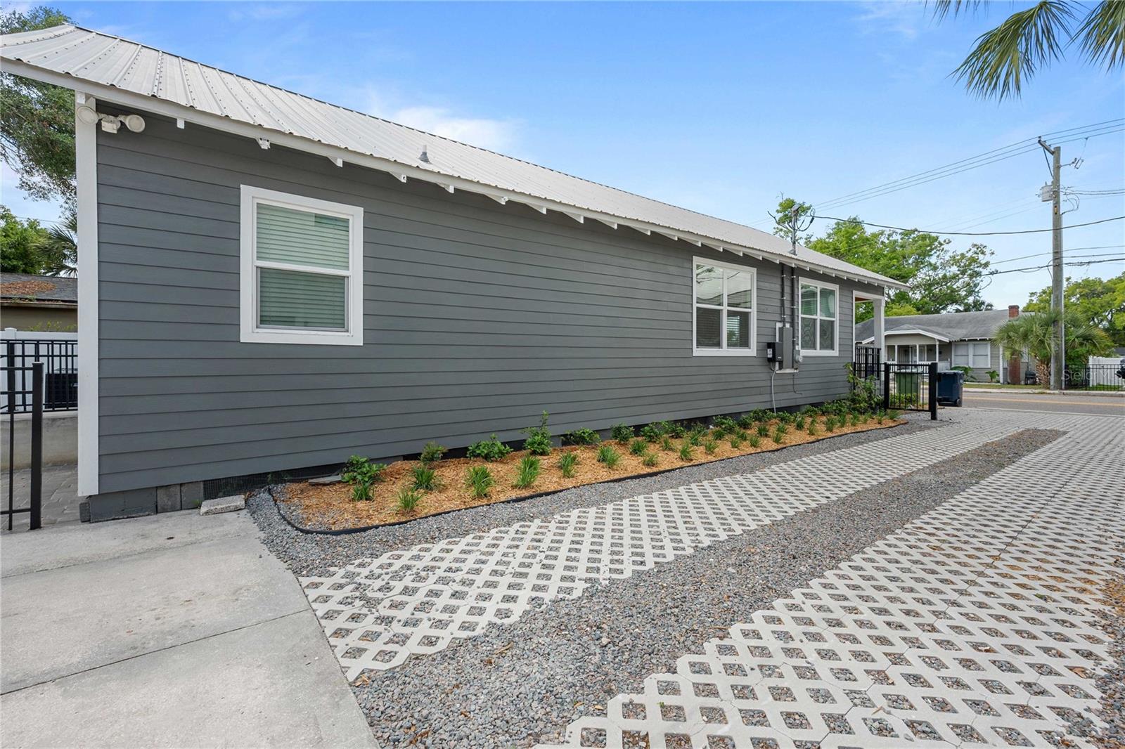 2203 N BOULEVARD — photo 8