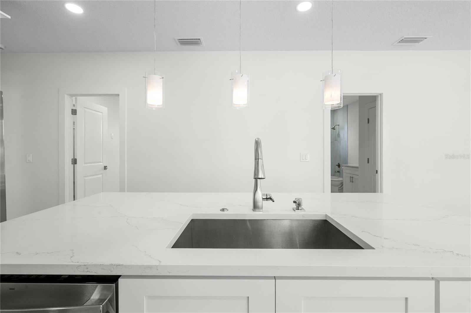 2203 N BOULEVARD — photo 21