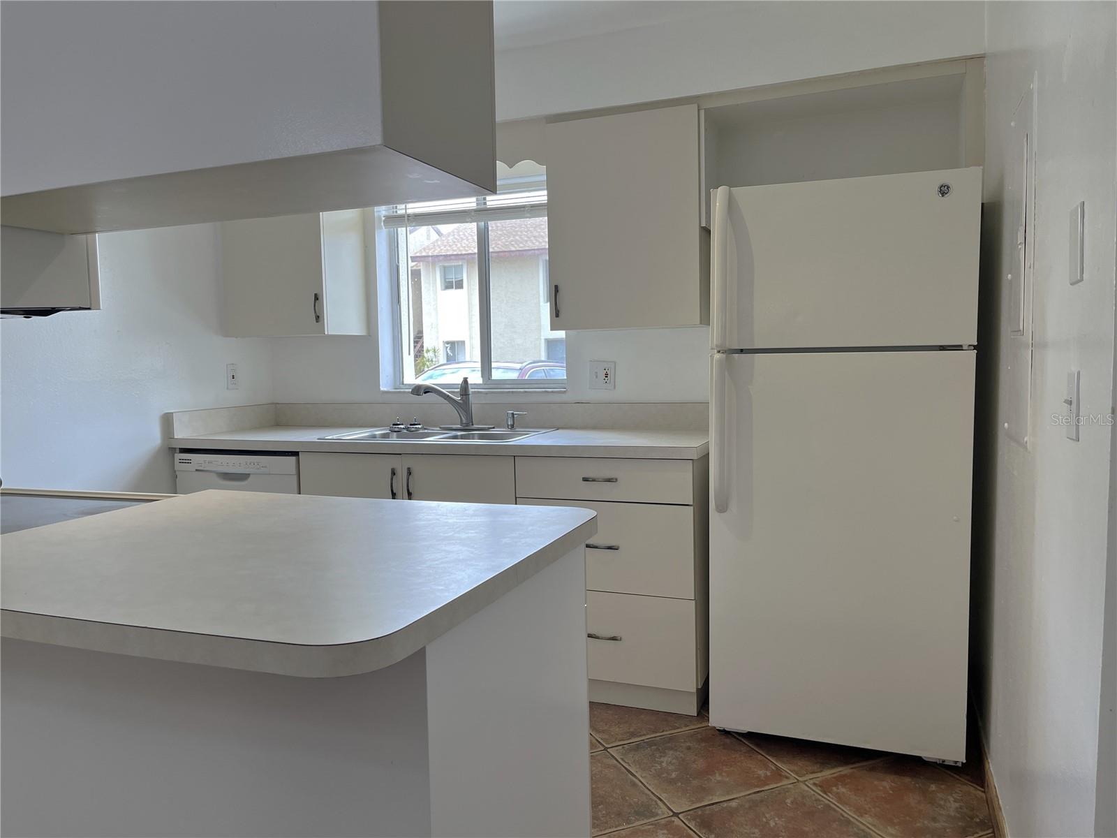 2724 HIDDEN LAKE BLVD #A — photo 8