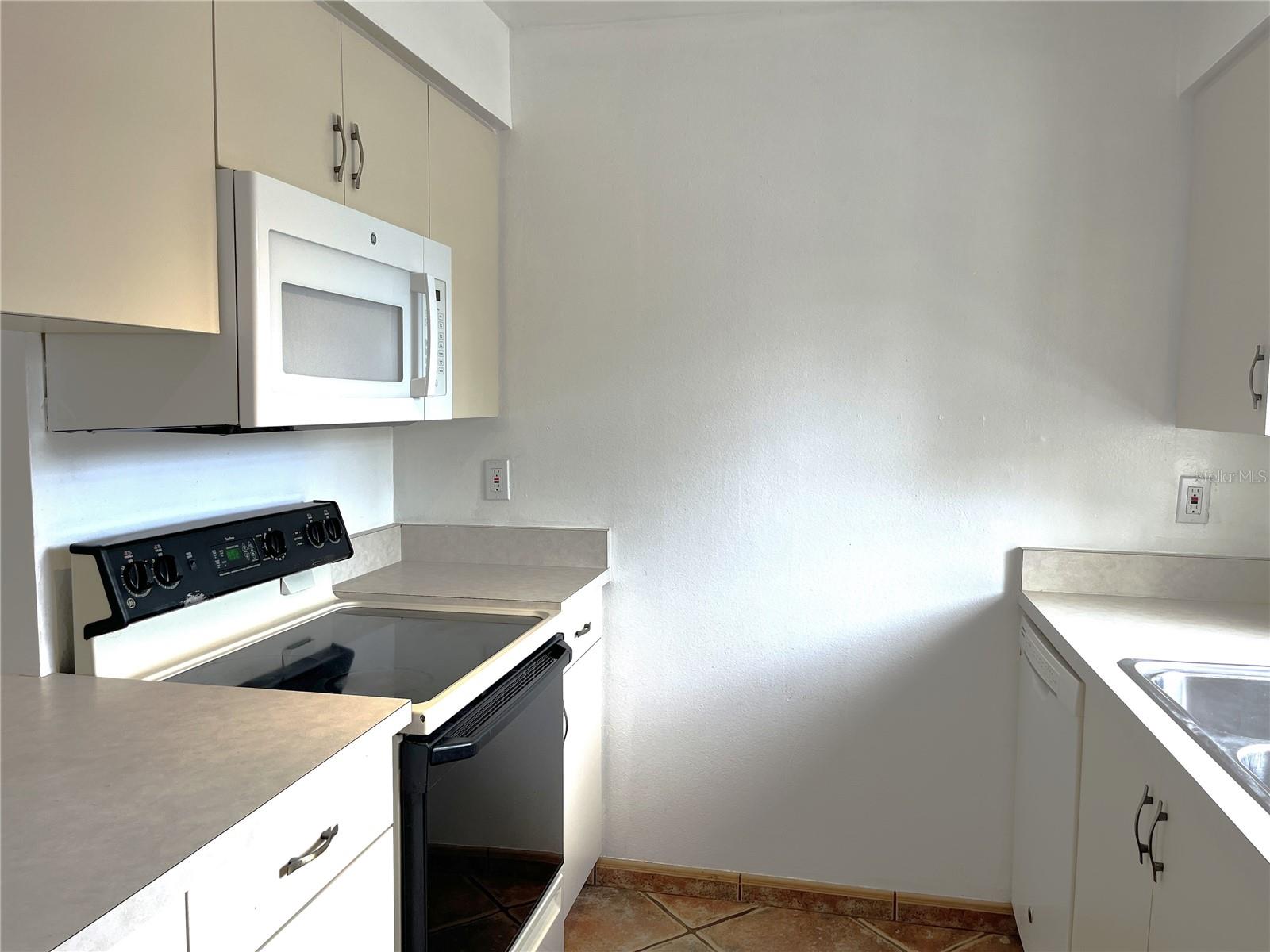 2724 HIDDEN LAKE BLVD #A — photo 10