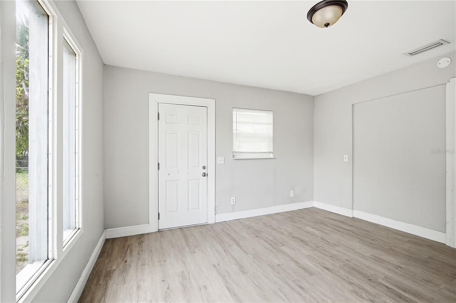 8419 N SEMMES ST — photo 12