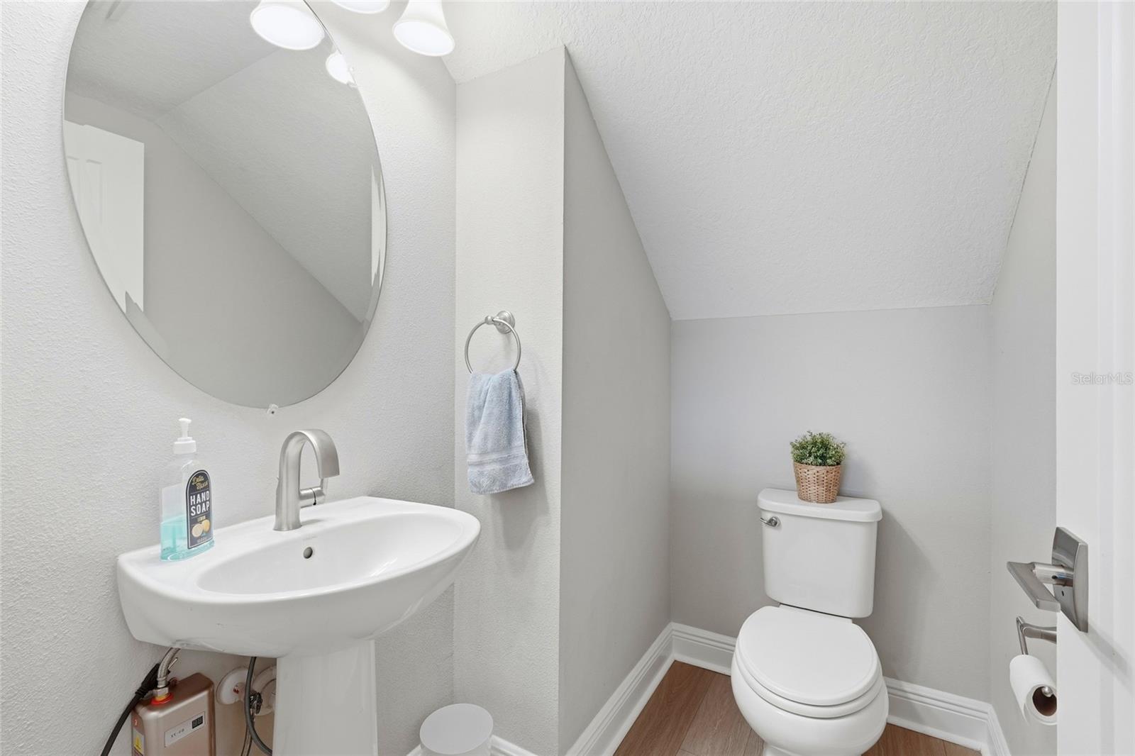 8207 RUSHTON PL — photo 24