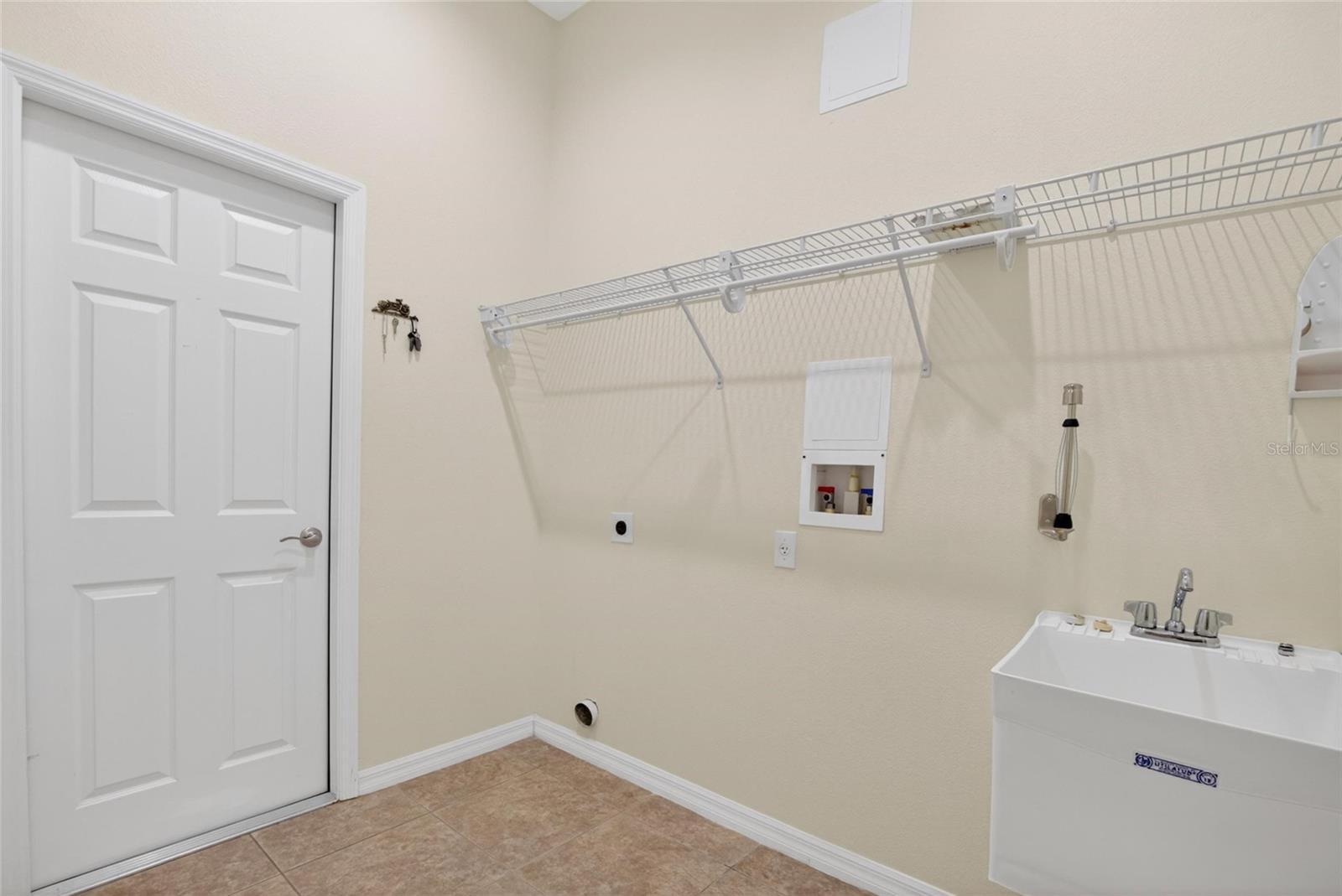 21234 TANGOR RD — photo 43