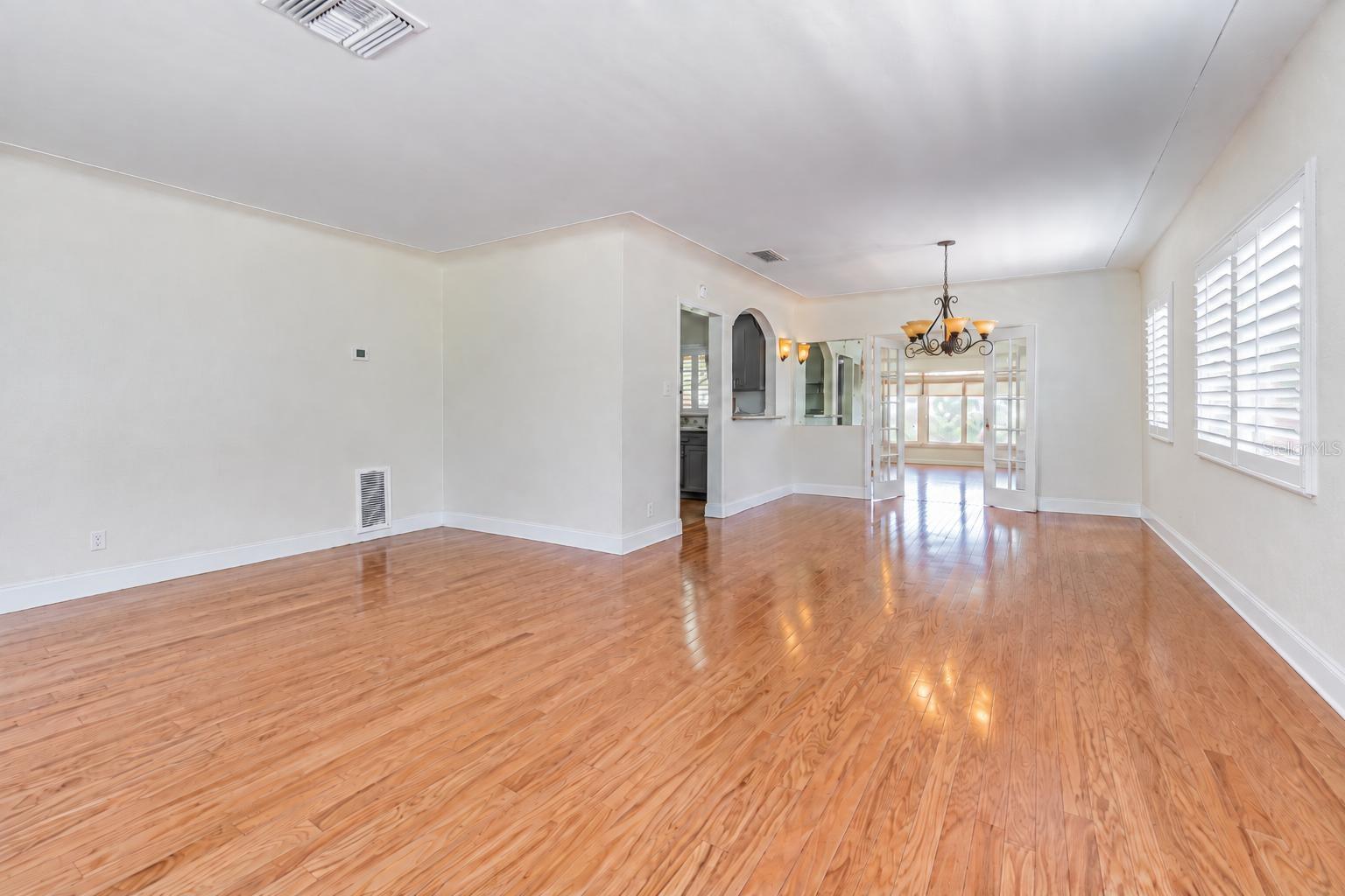 243 SNELL ISLE BLVD NE — photo 5