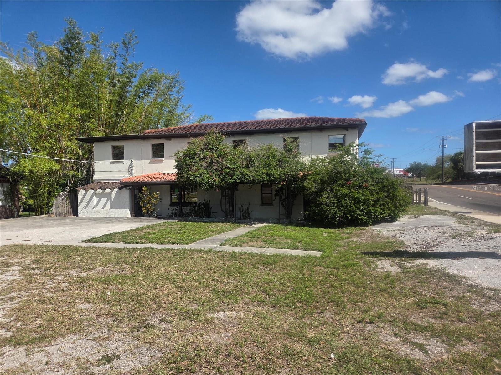 8002 N FLORIDA AVE — photo 3