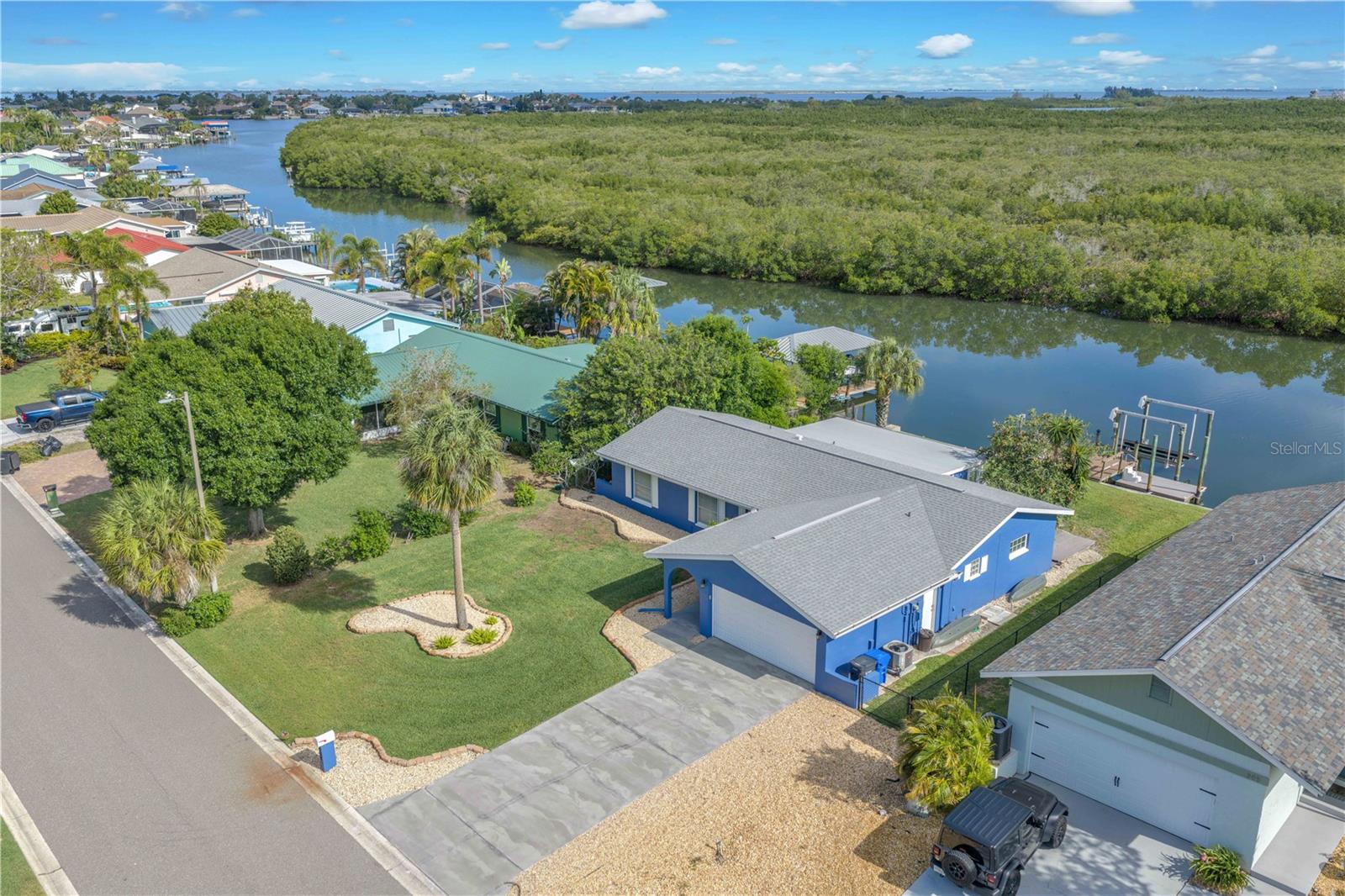911 SILVER PALM WAY — photo 33