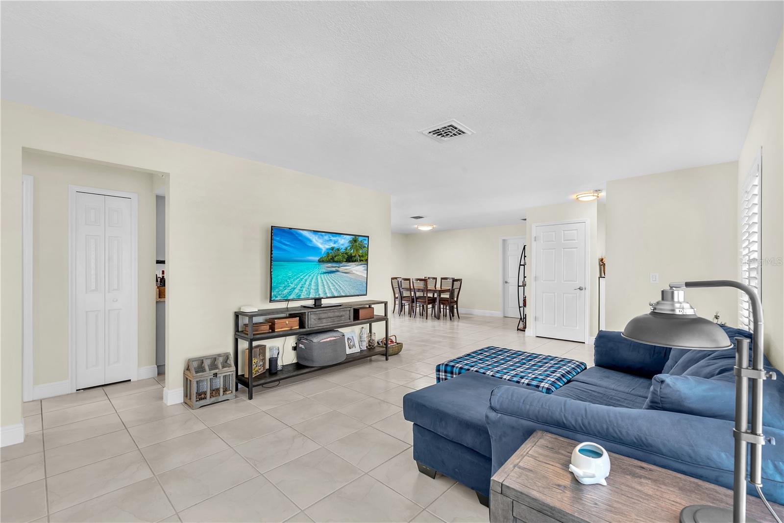911 SILVER PALM WAY — photo 11