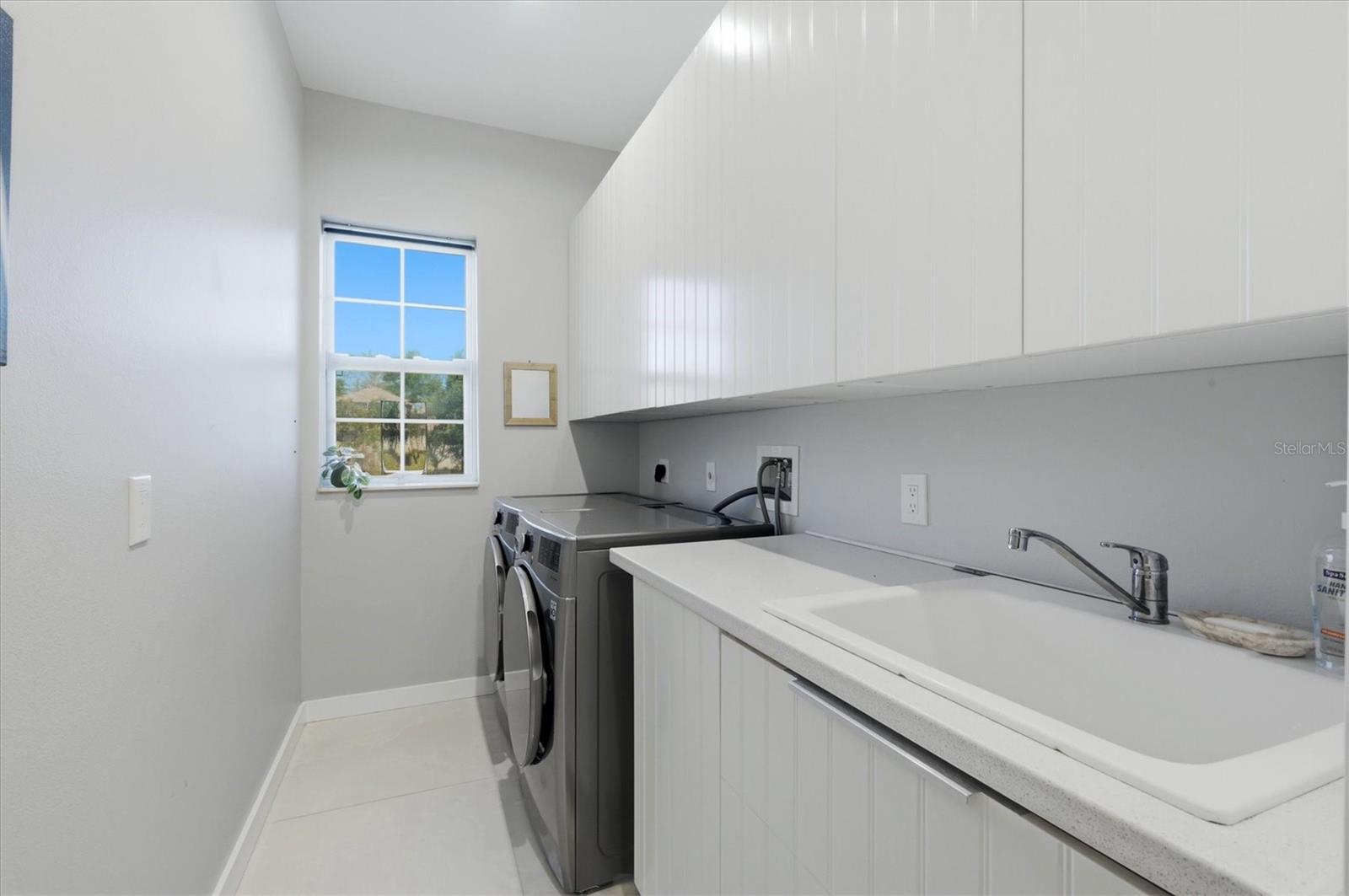 1112 SENECA RD — photo 34