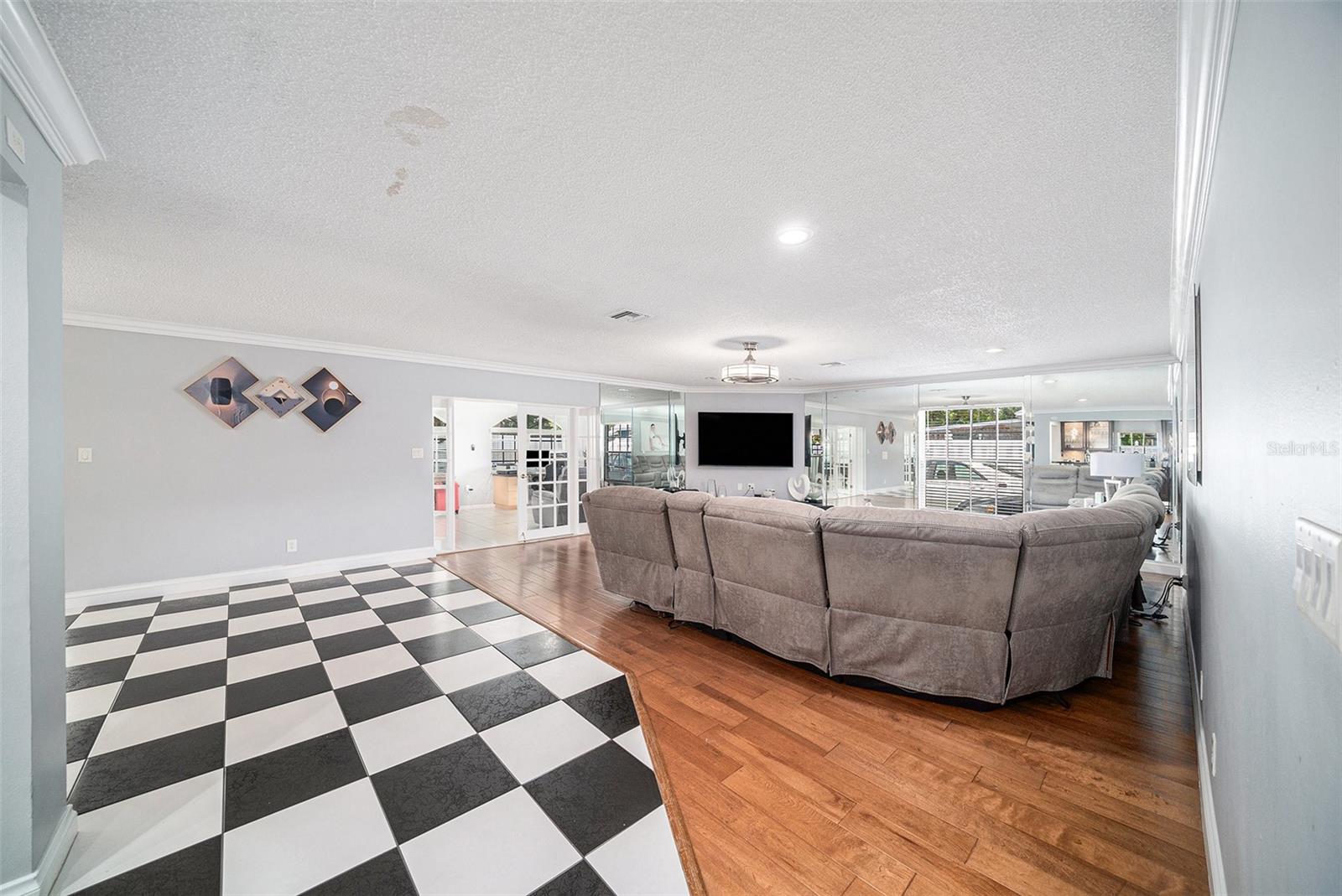 8502 MAY ST — photo 9
