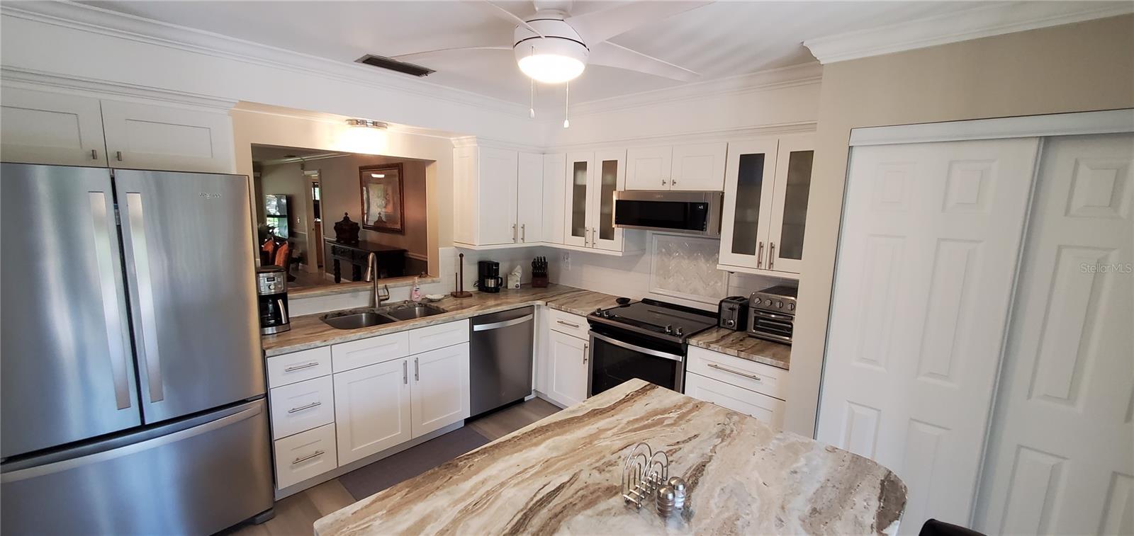 6110 COUNTRY CLUB WAY #201 — photo 2