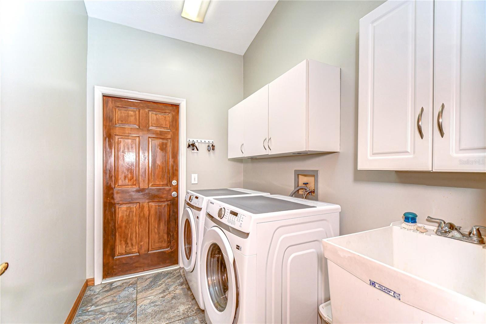 709 SPORTSMAN PARK DR — photo 27