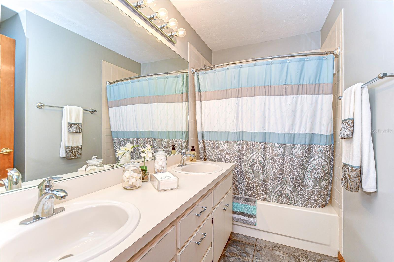 709 SPORTSMAN PARK DR — photo 23