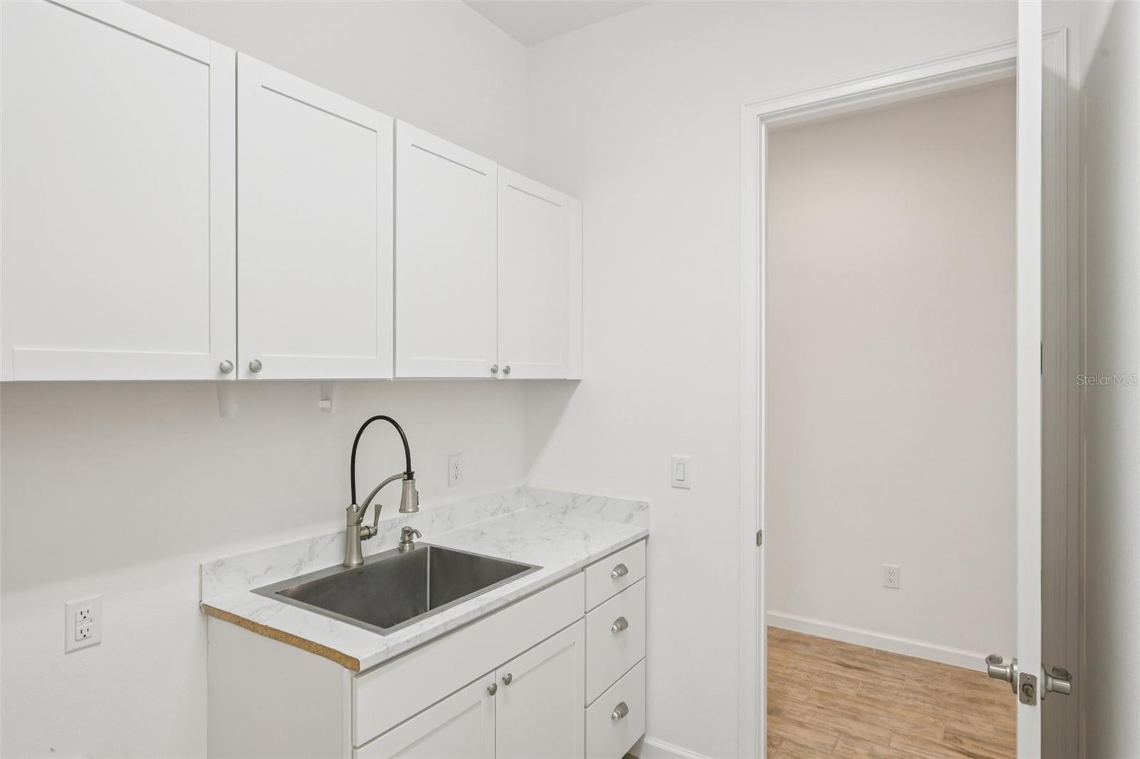 806 WINTERSIDE DR — photo 13