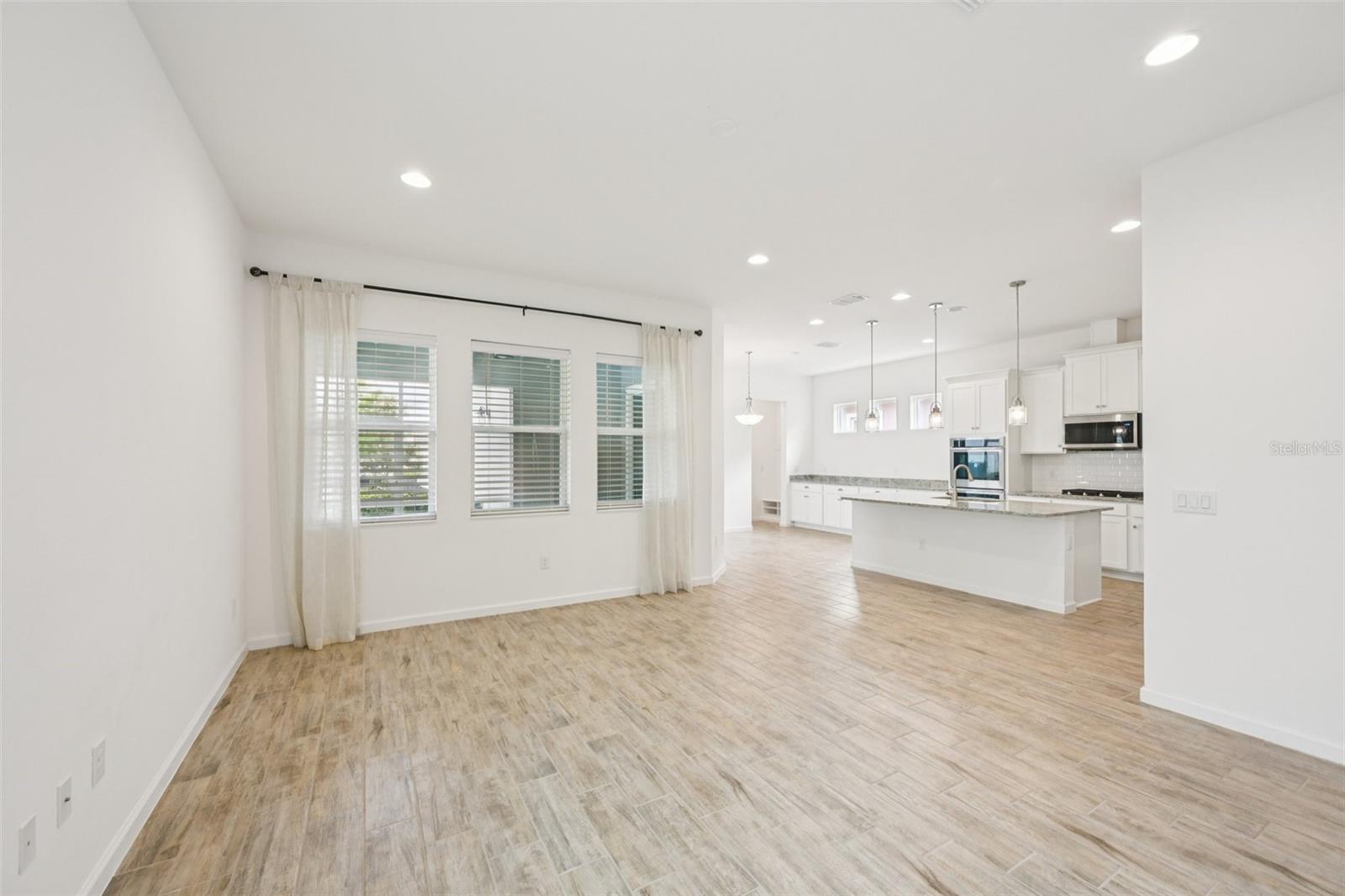806 WINTERSIDE DR — photo 4