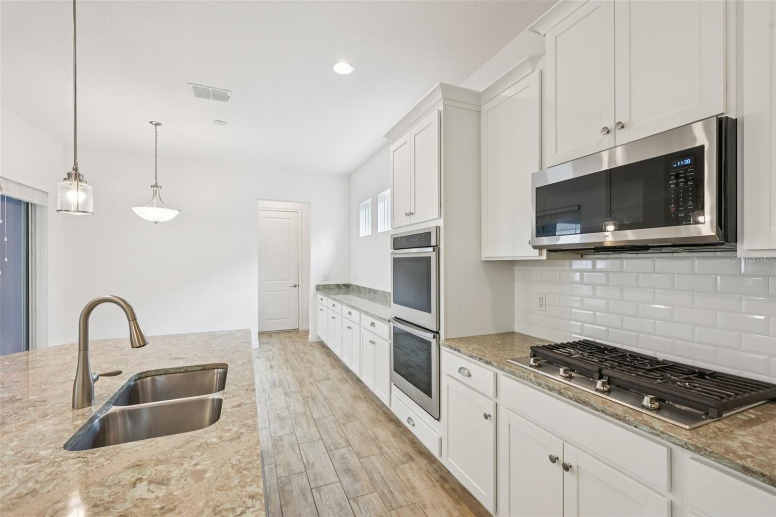 806 WINTERSIDE DR — photo 9