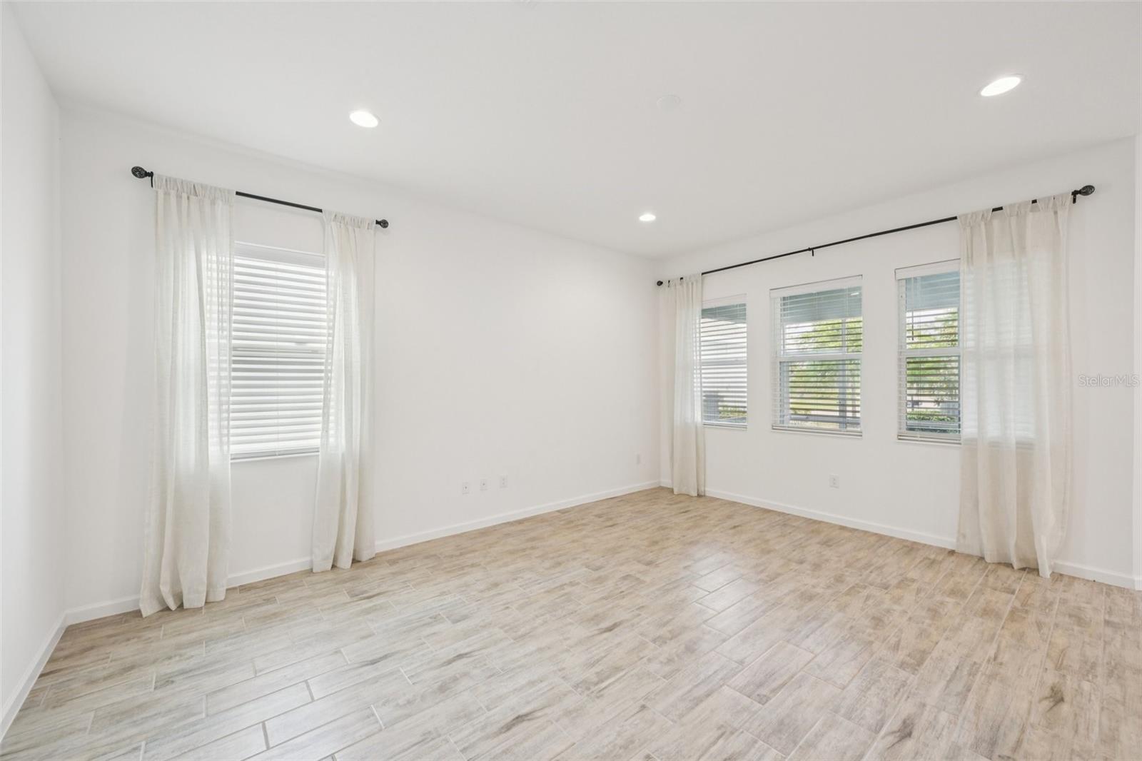 806 WINTERSIDE DR — photo 3