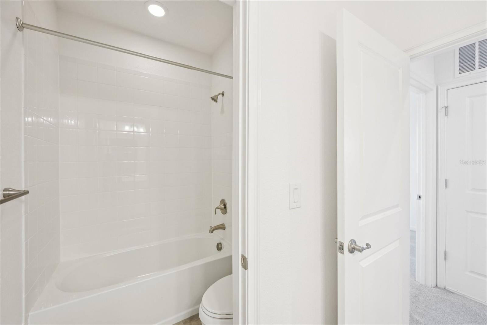 806 WINTERSIDE DR — photo 32