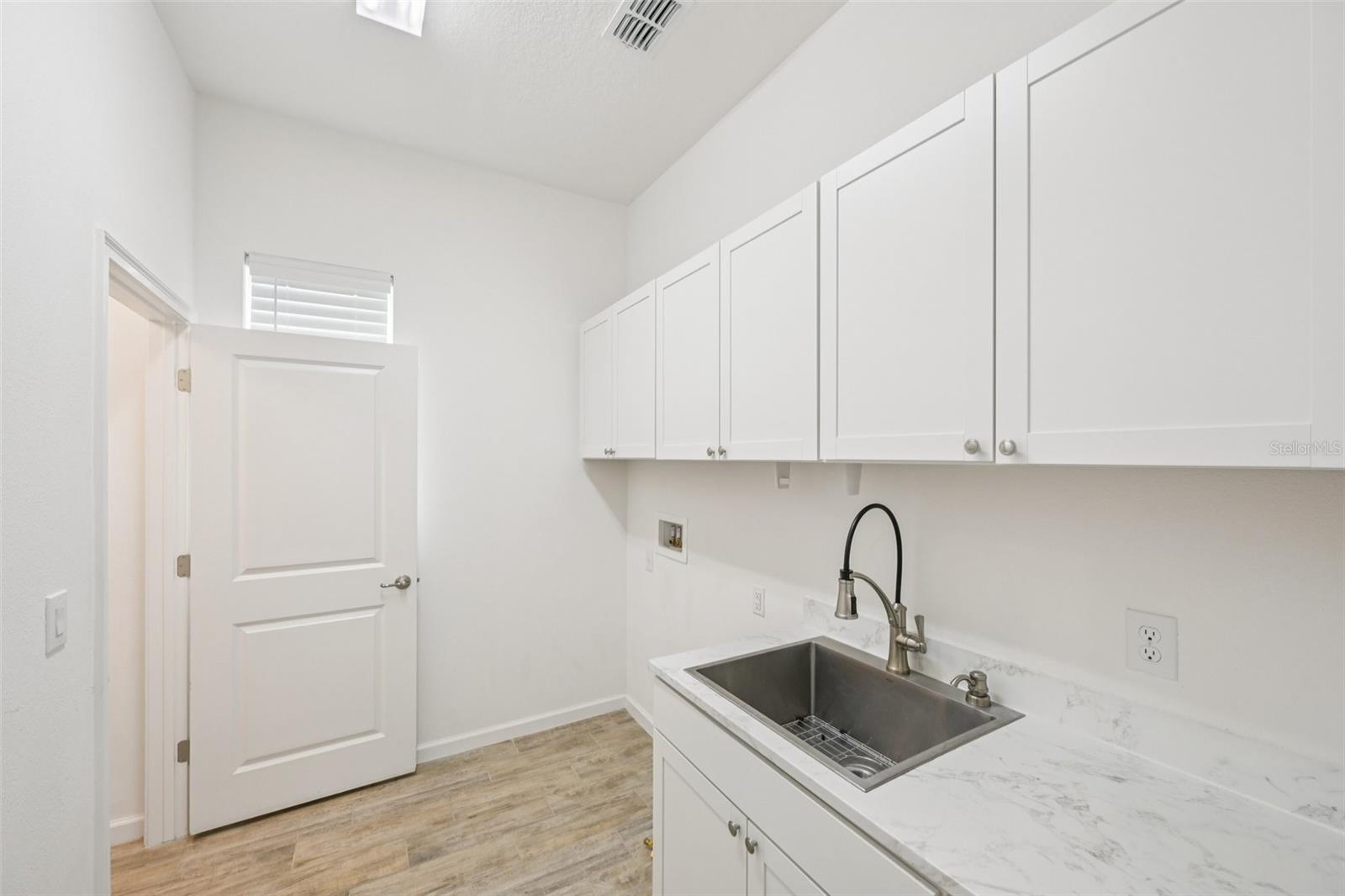 806 WINTERSIDE DR — photo 12