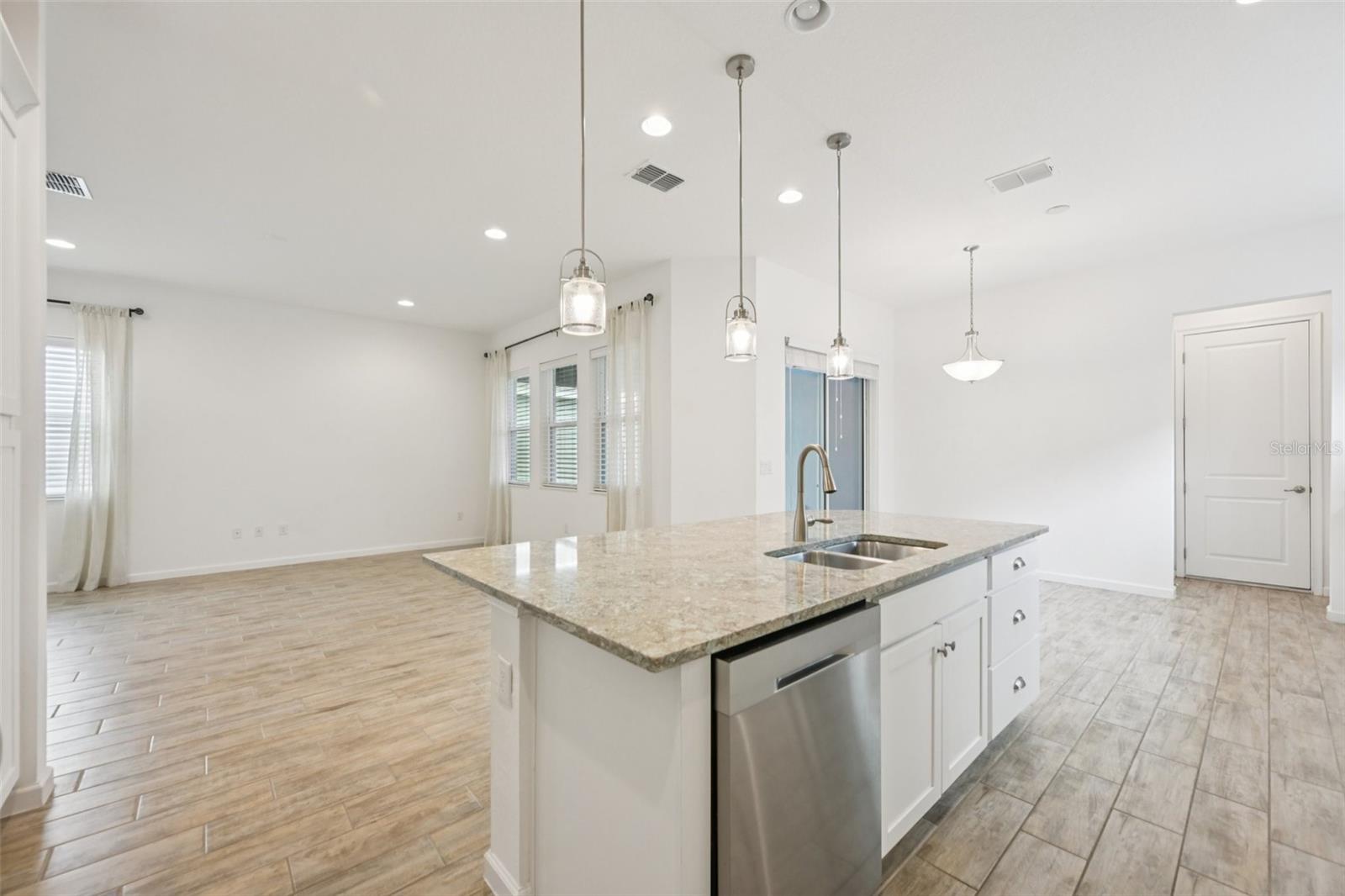 806 WINTERSIDE DR — photo 10