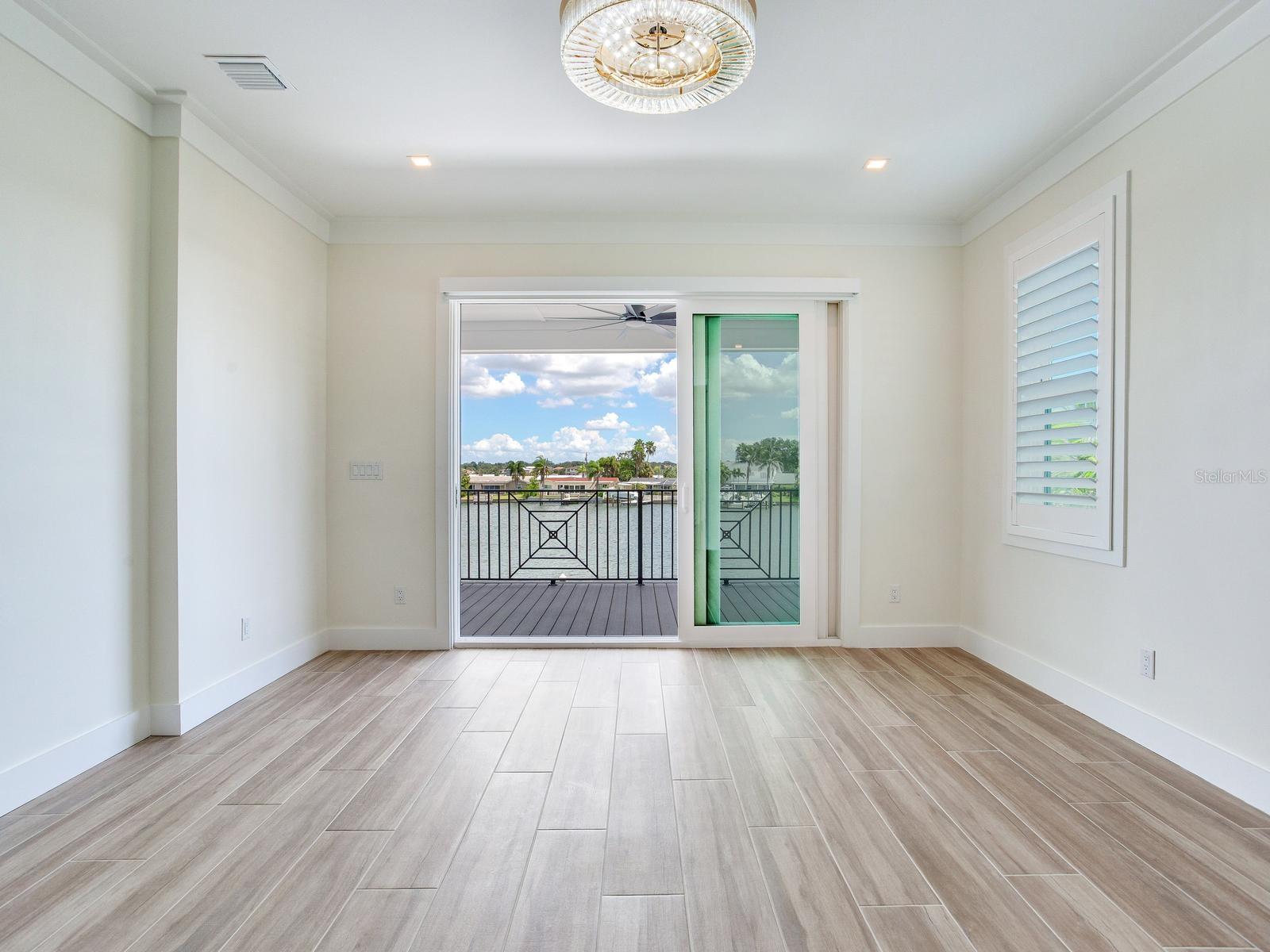 4 BELLEVUE DR — photo 10