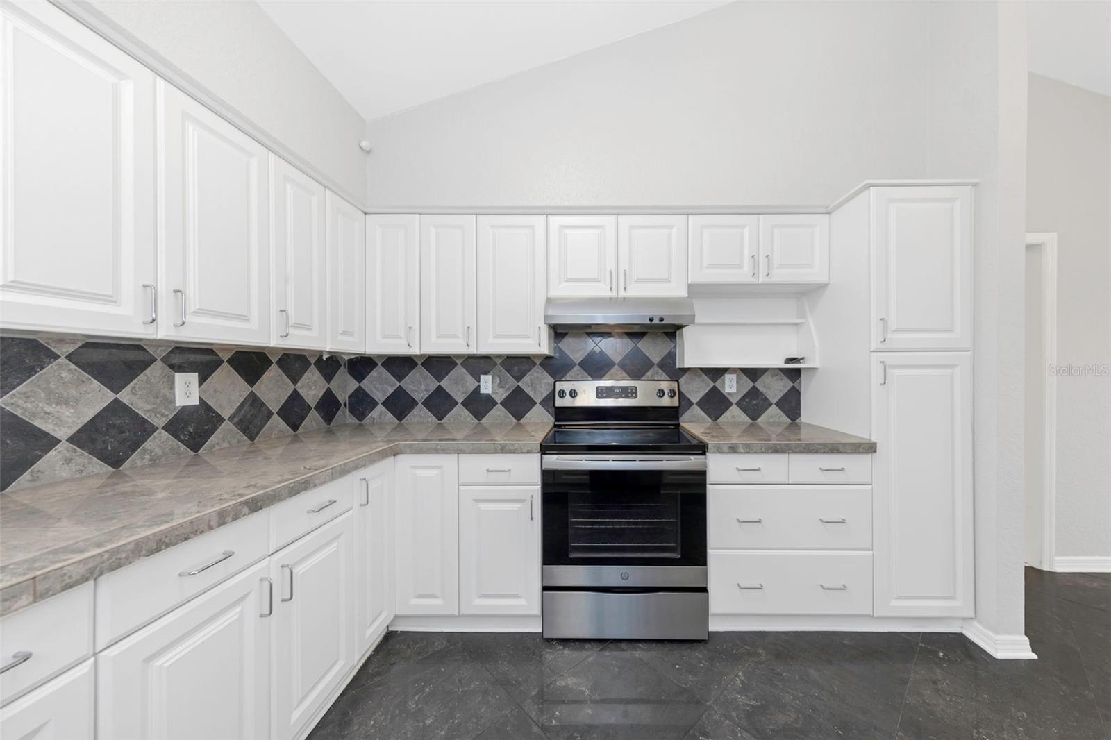 3334 BRIAN RD N — photo 15