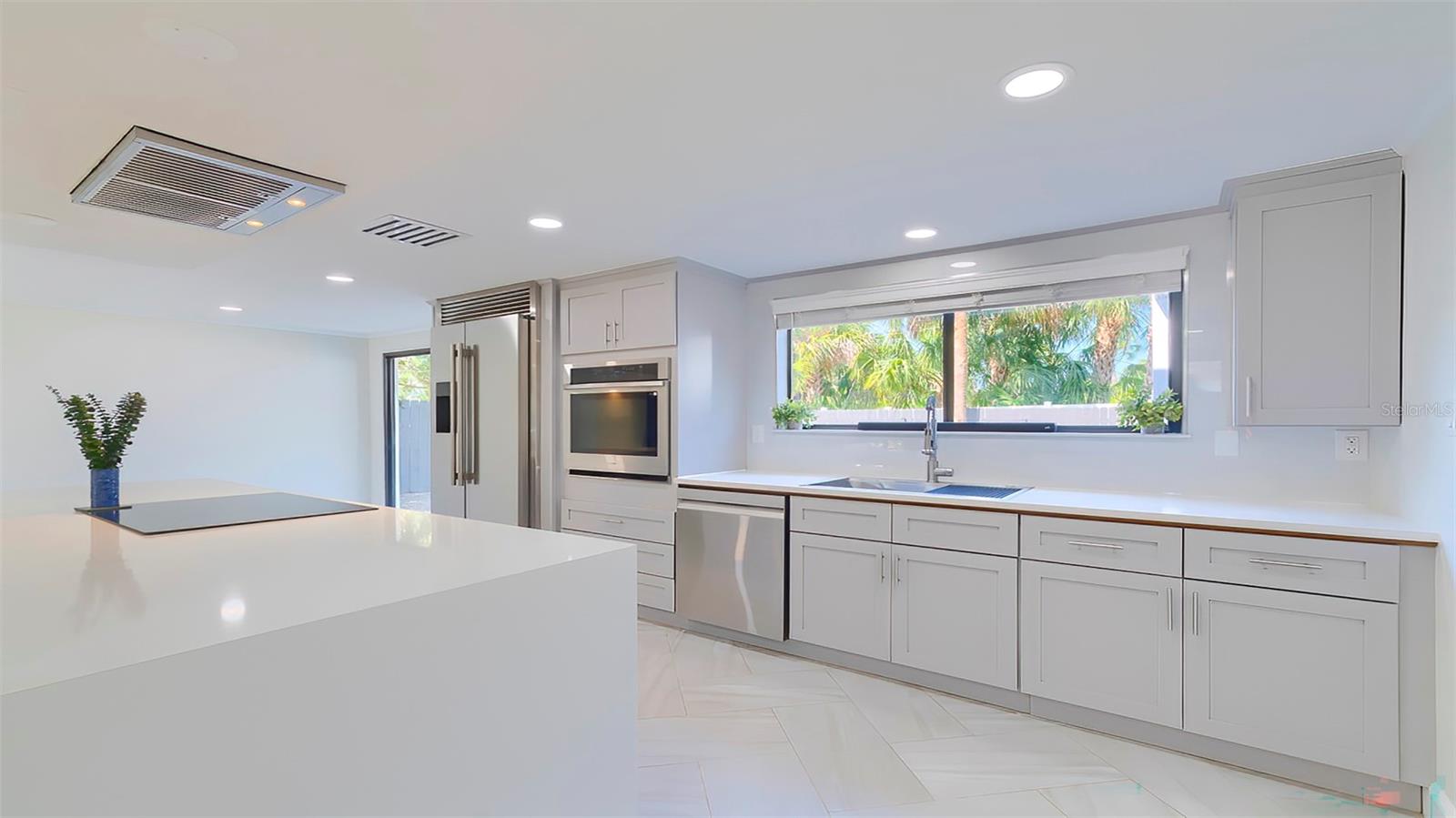 7331 DIANNE DR — photo 10