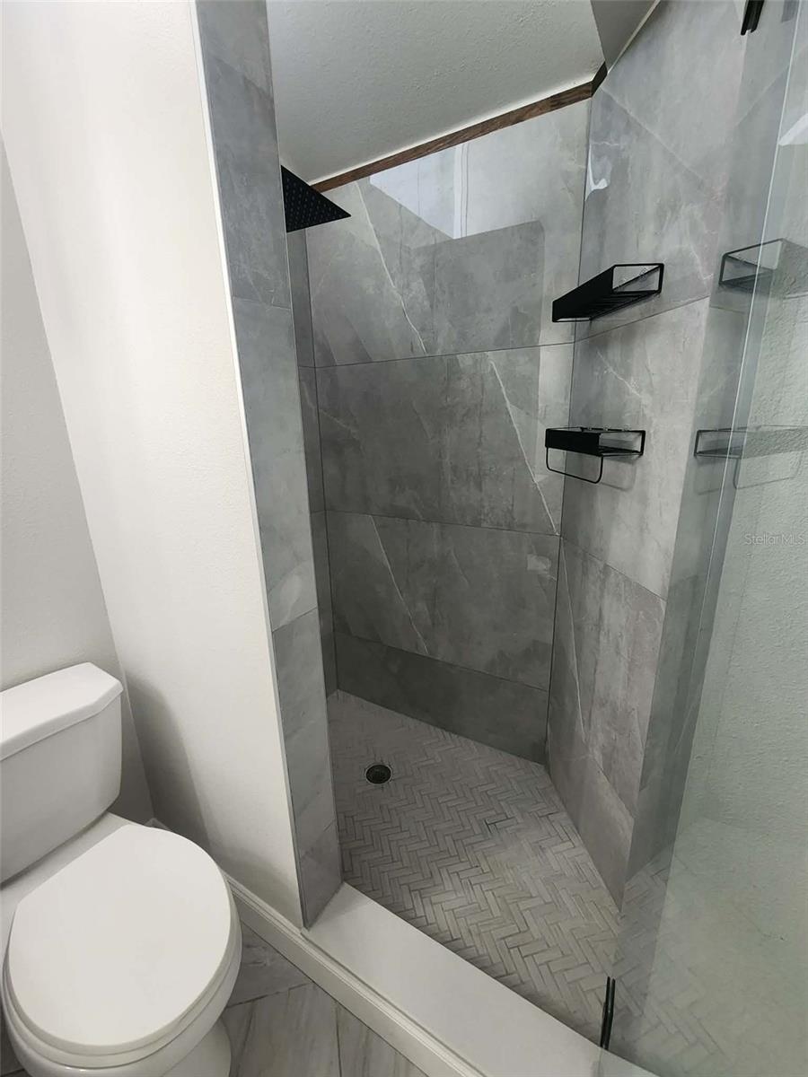 7331 DIANNE DR — photo 31
