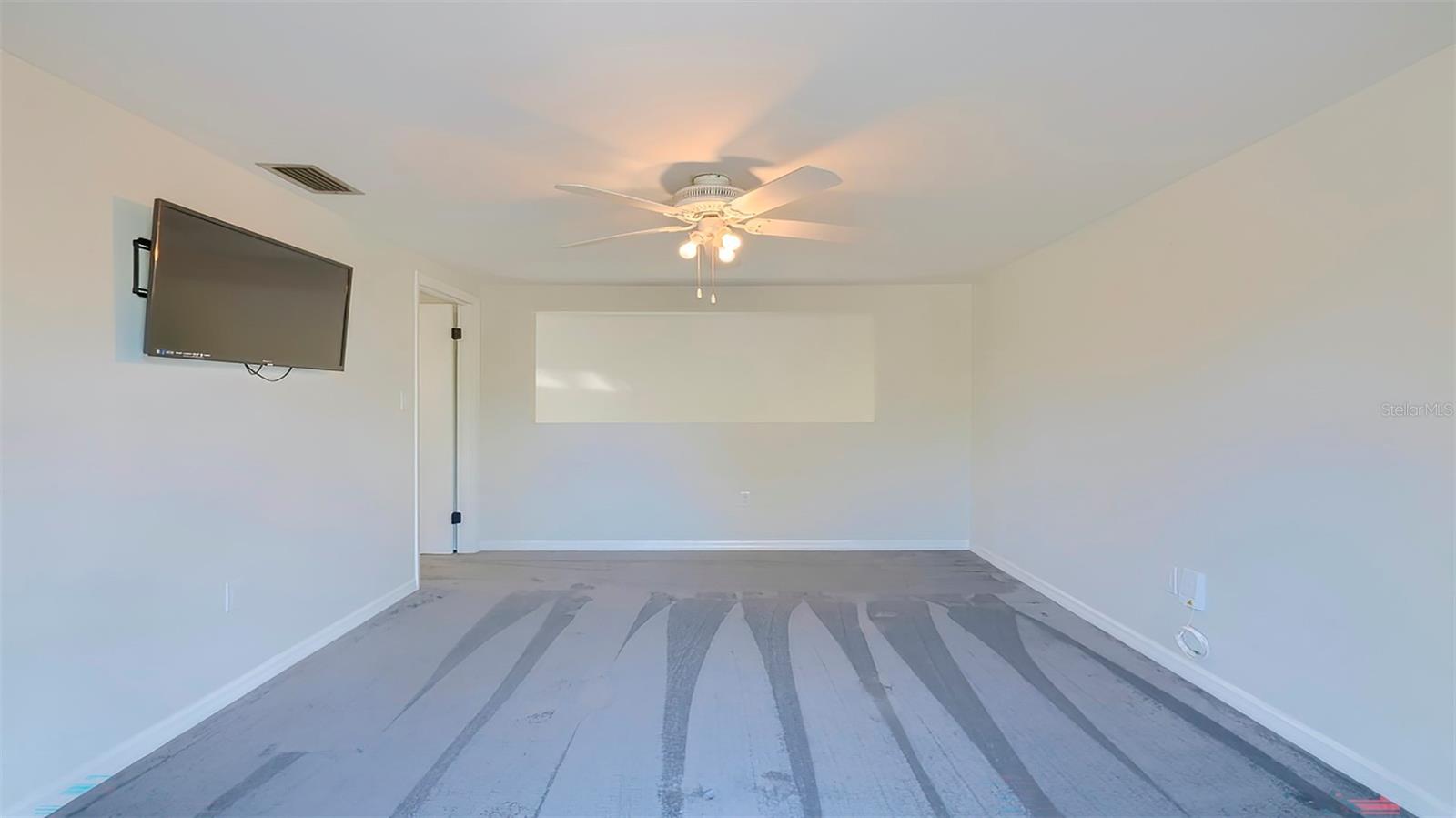 7331 DIANNE DR — photo 23