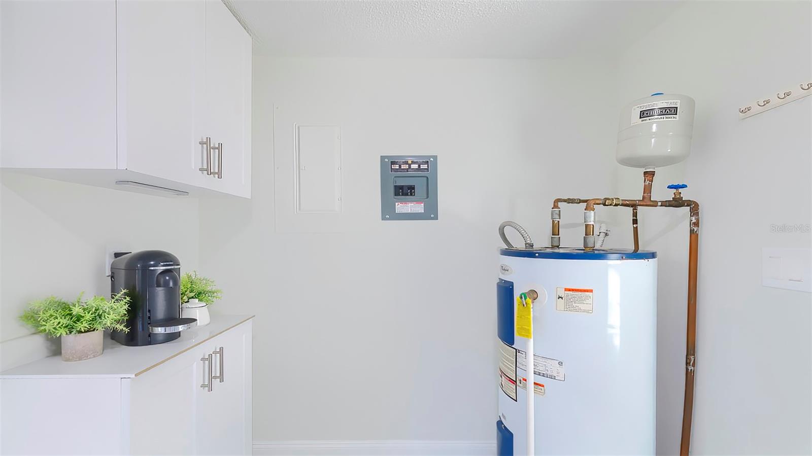 7331 DIANNE DR — photo 34
