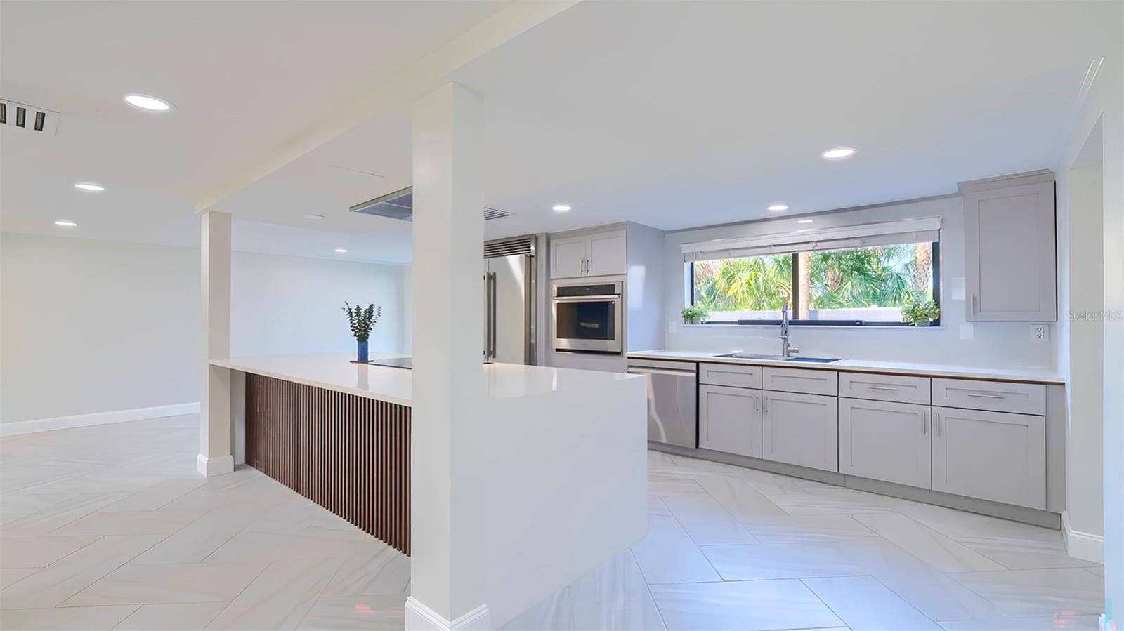 7331 DIANNE DR — photo 16