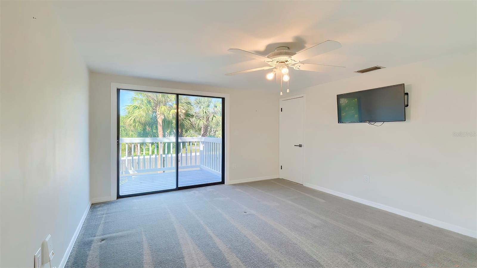 7331 DIANNE DR — photo 22