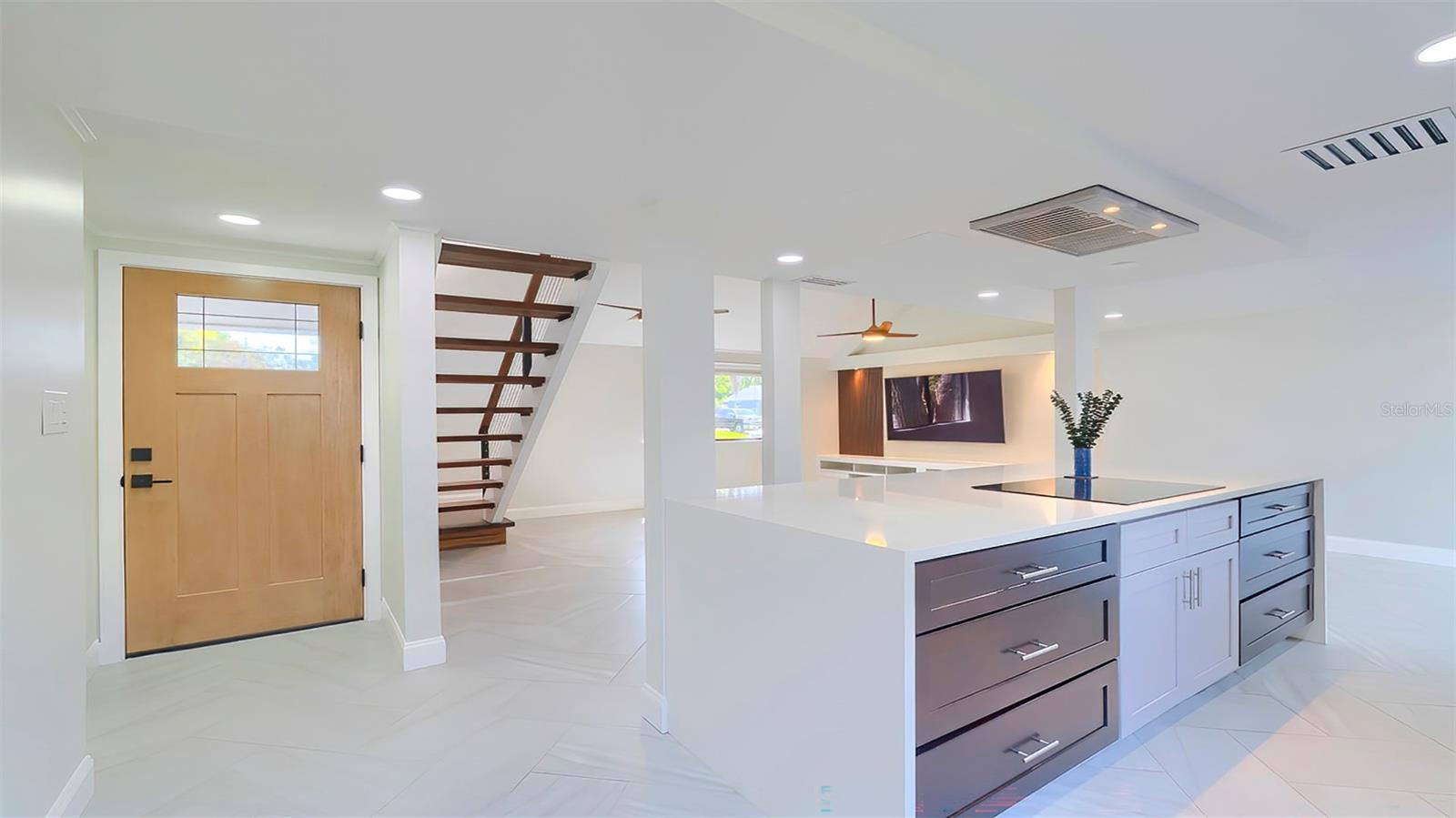 7331 DIANNE DR — photo 17