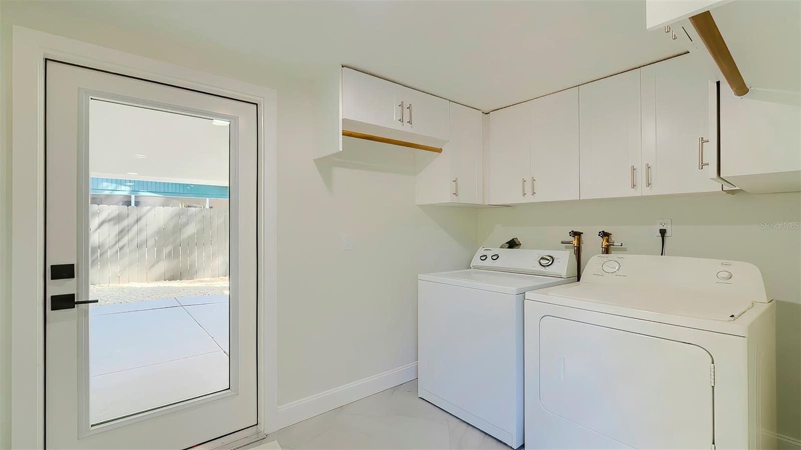 7331 DIANNE DR — photo 32