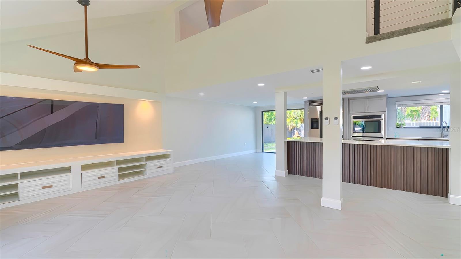 7331 DIANNE DR — photo 11
